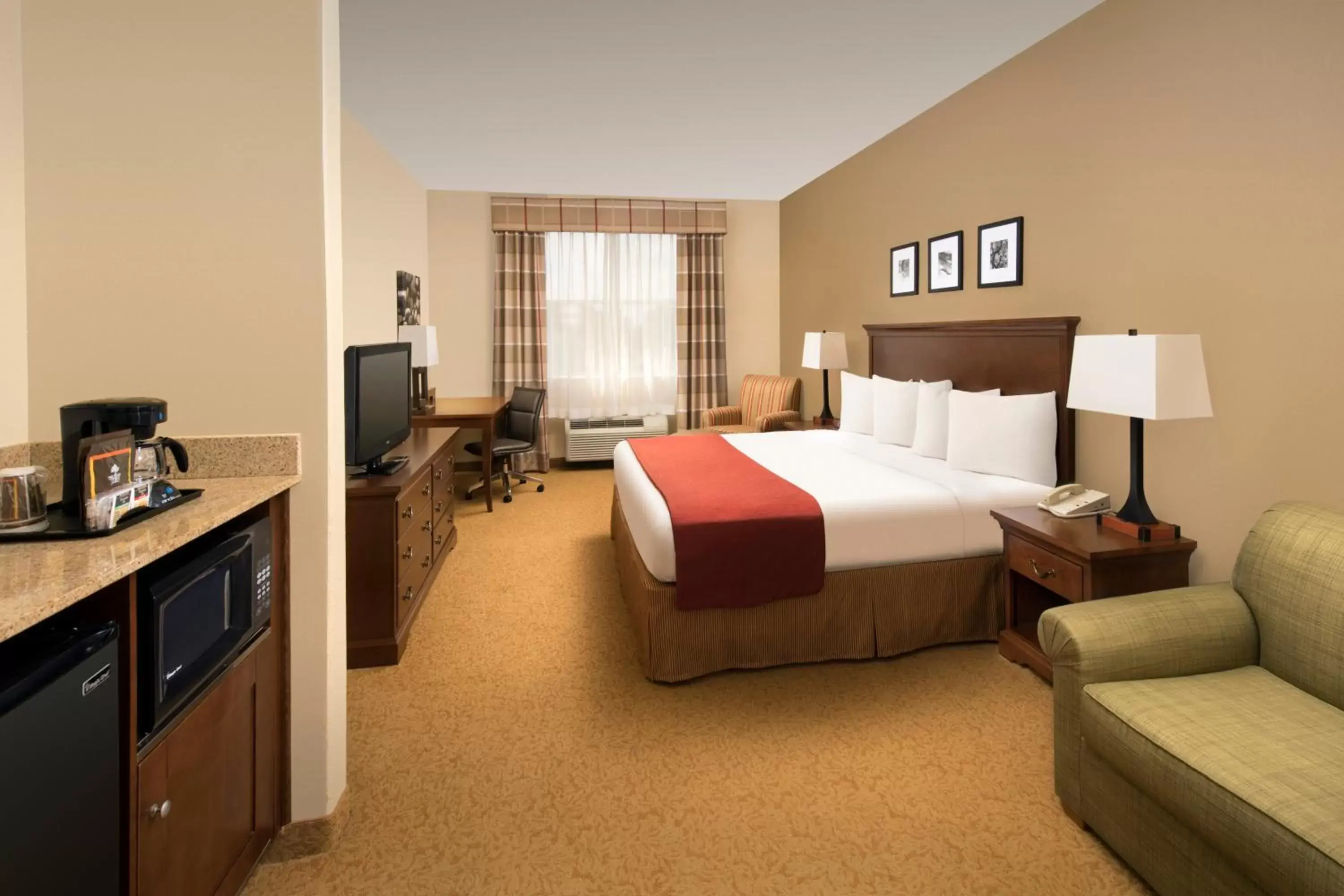 Bedroom in Country Inn & Suites by Radisson, Houston Intercontinental Airport East, TX
