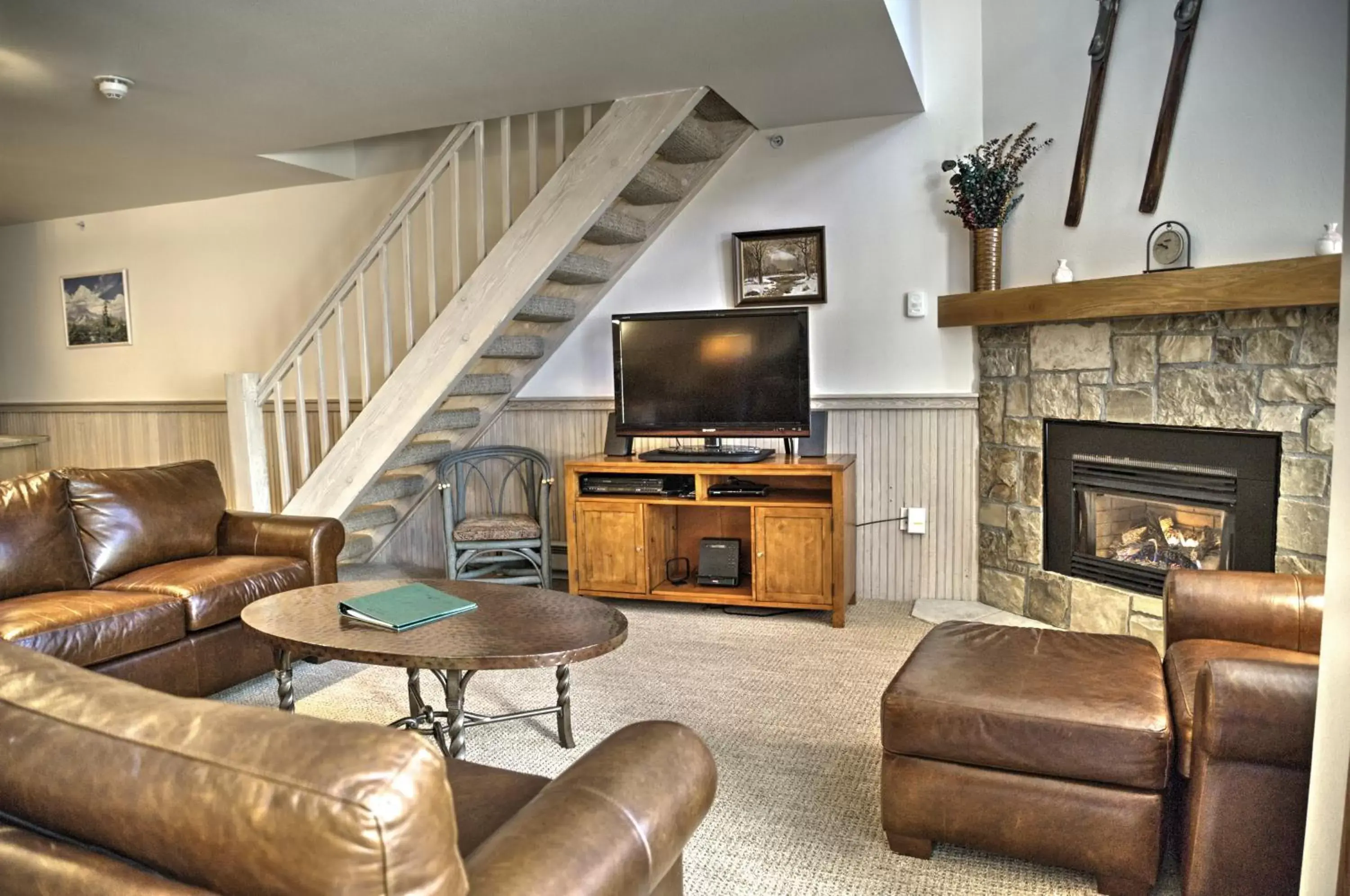 TV and multimedia, Seating Area in Lion Square Lodge