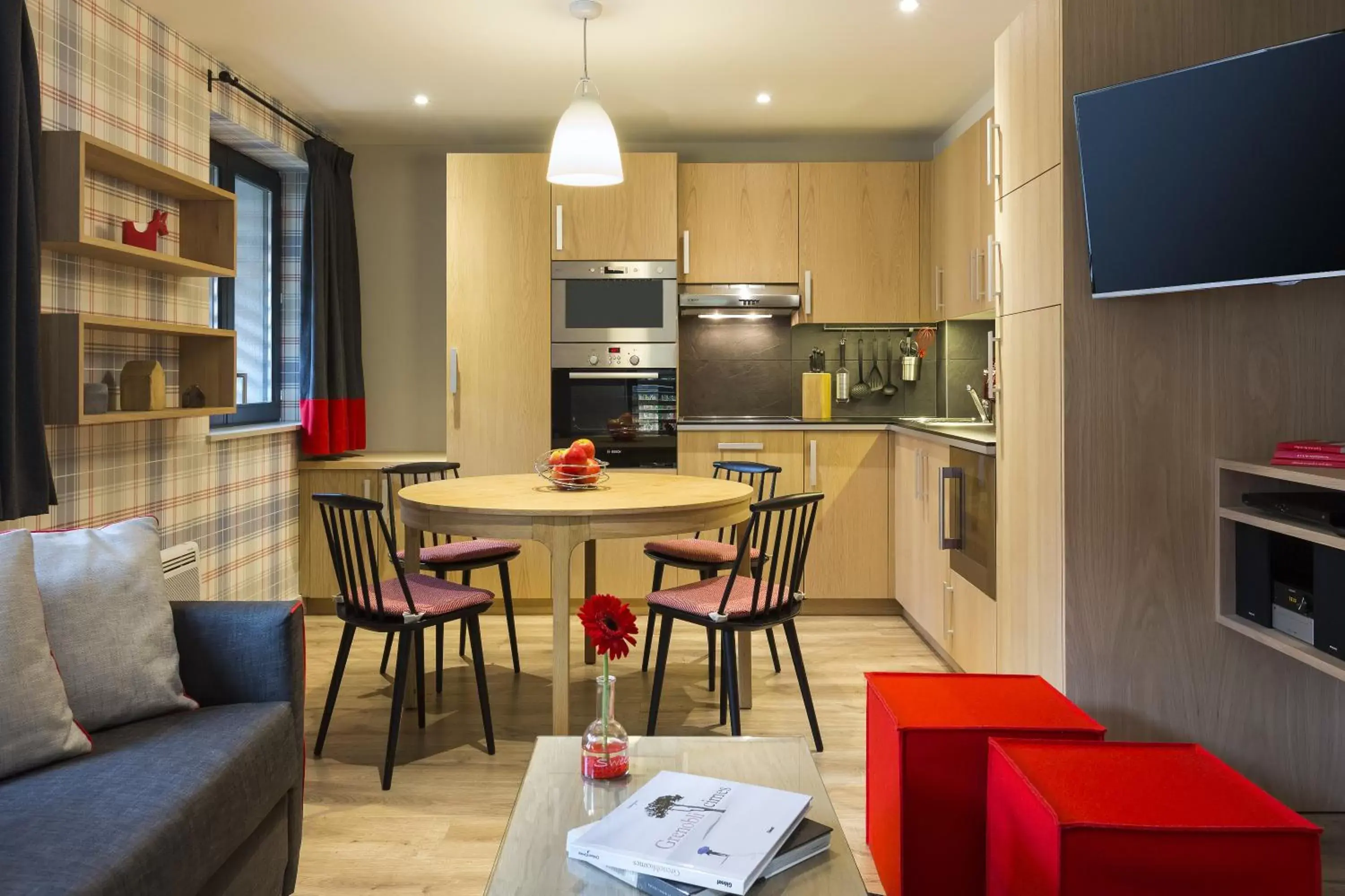 Living room, Dining Area in Appartements de l'Héliopic