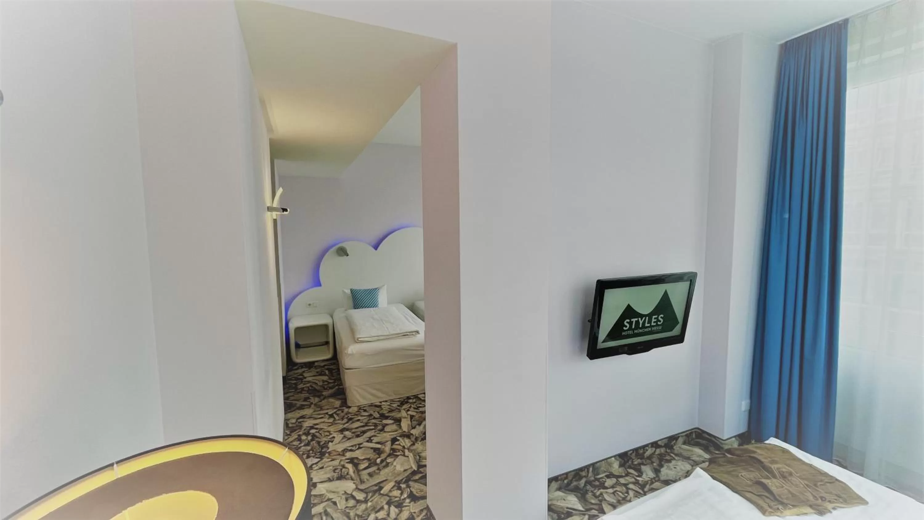 View (from property/room), Bathroom in Styles Hotel München Messe