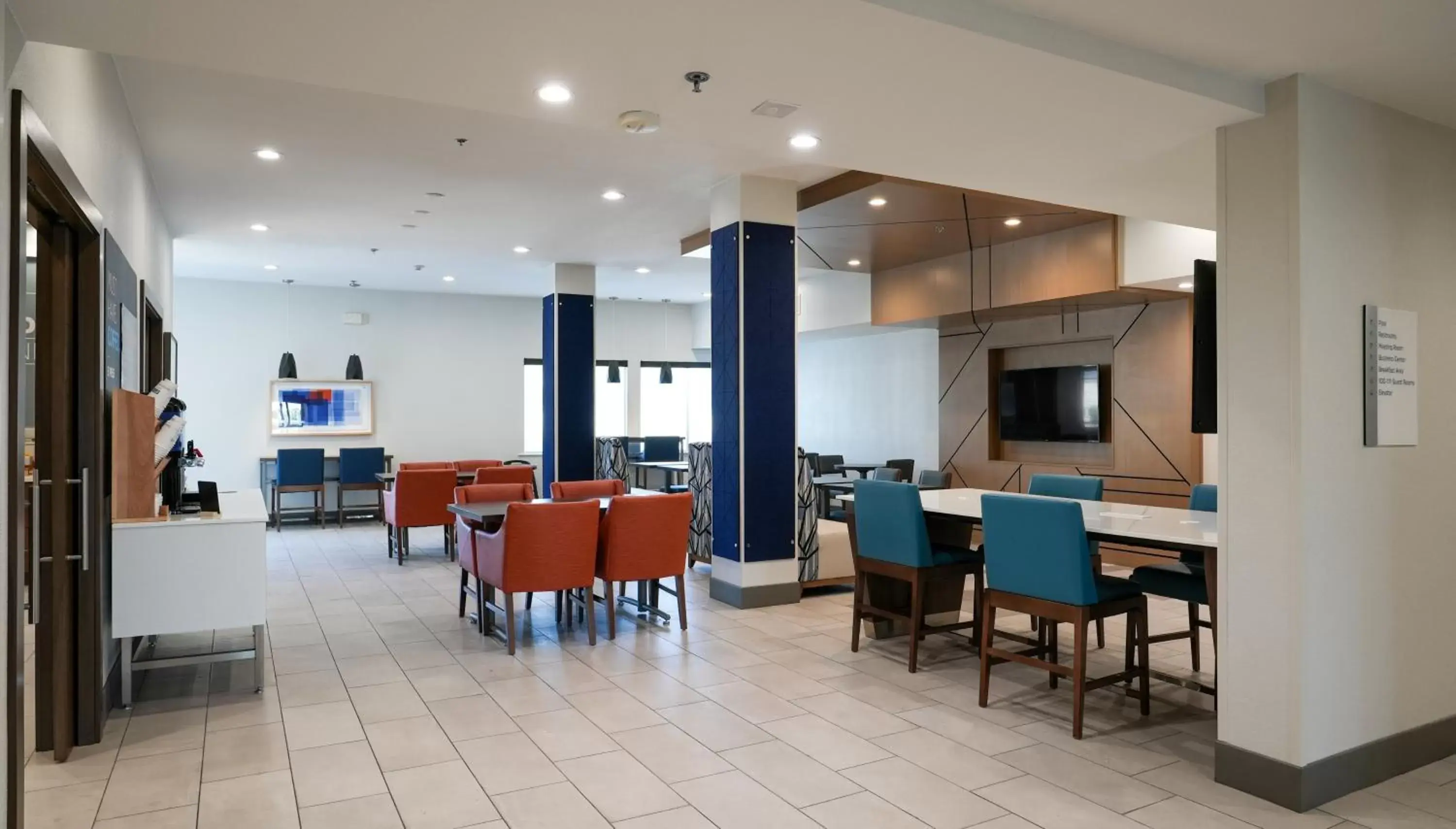 Kitchen or kitchenette, Restaurant/Places to Eat in Holiday Inn Express Hotel & Suites Cedar Hill, an IHG Hotel