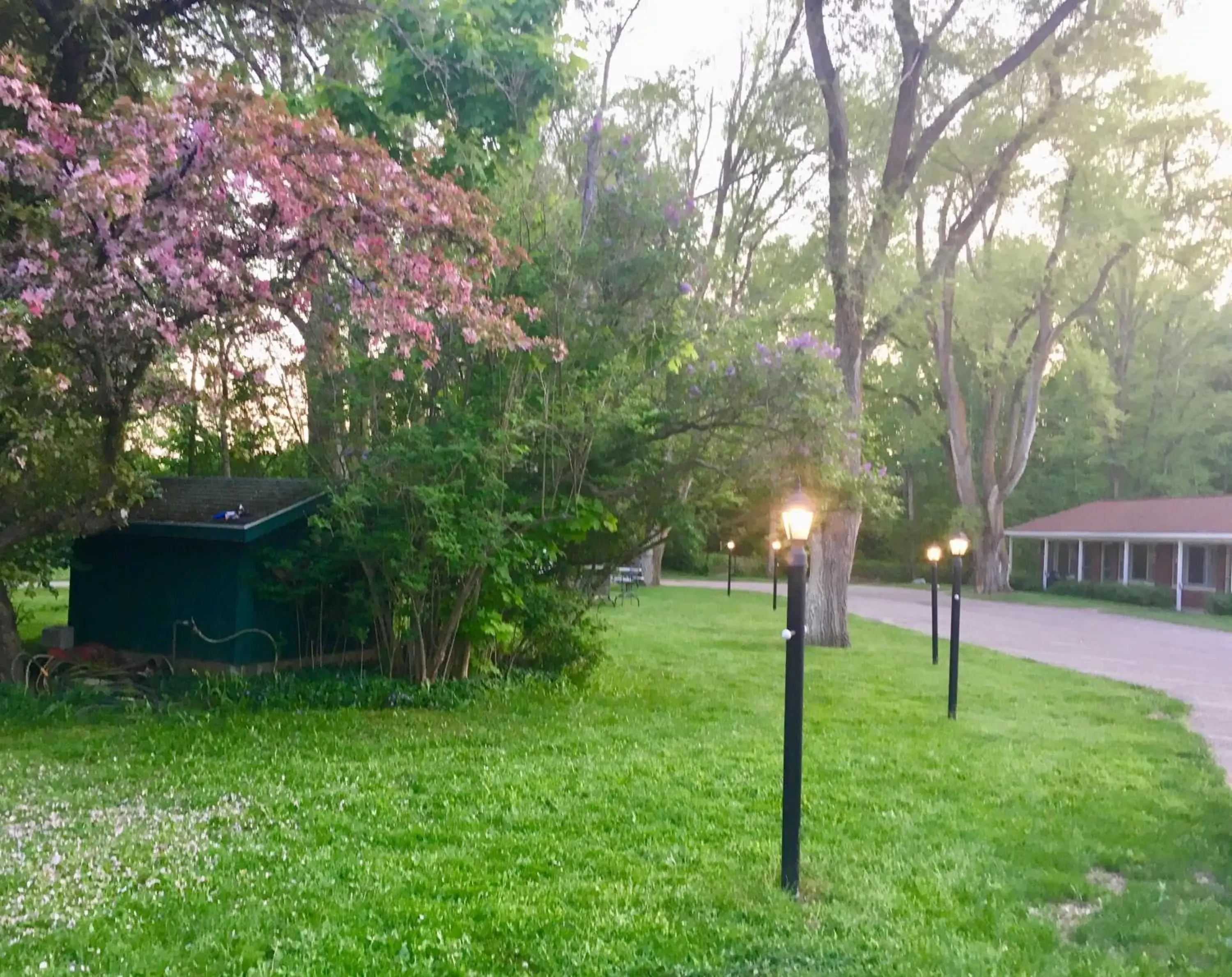 Property building, Garden in Elk Rapids Lakeshore Inn