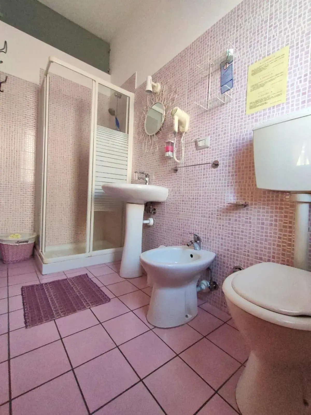 Bathroom in Hotel Serenella