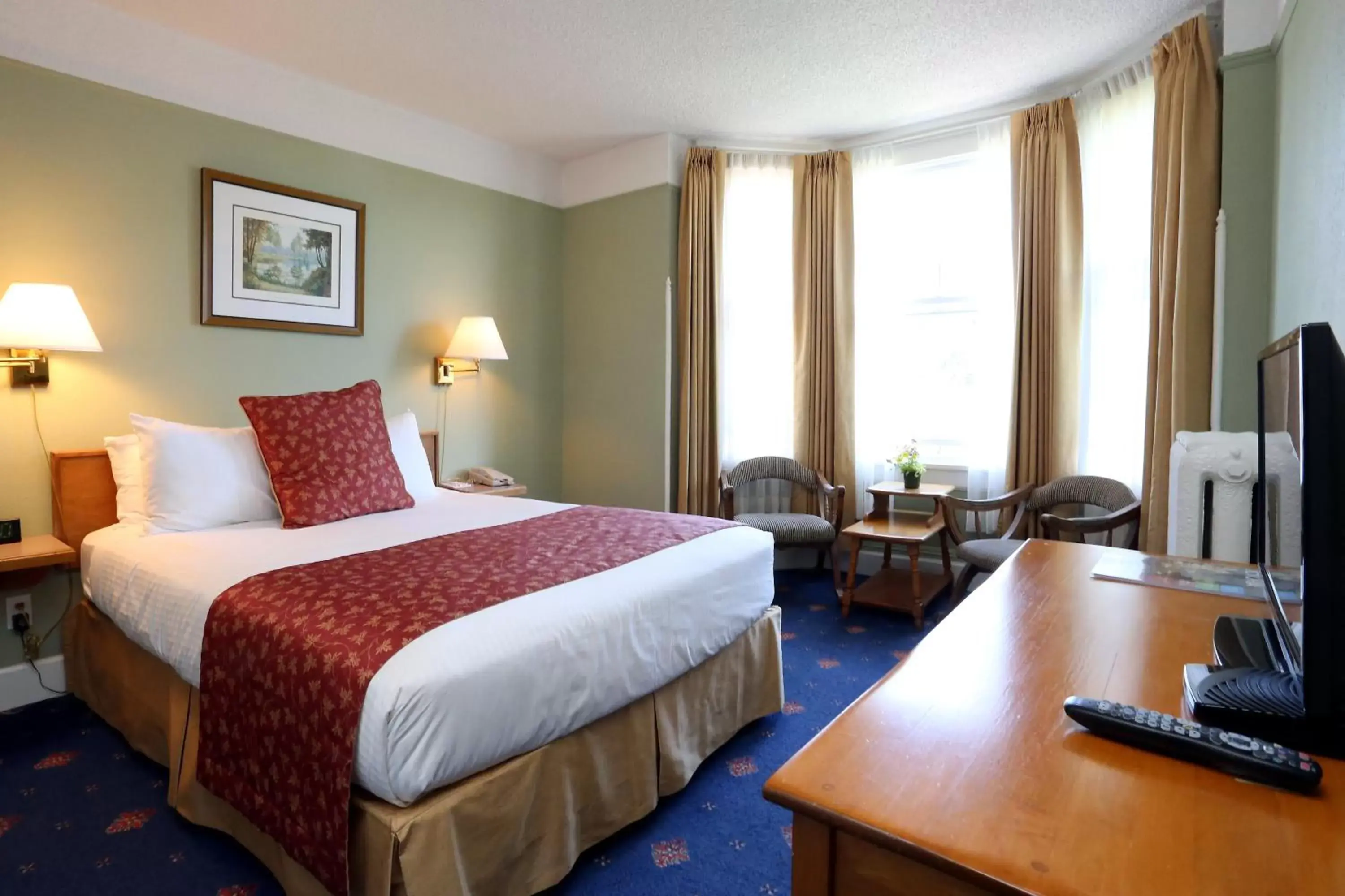 Bedroom in James Bay Inn Hotel, Suites & Cottage