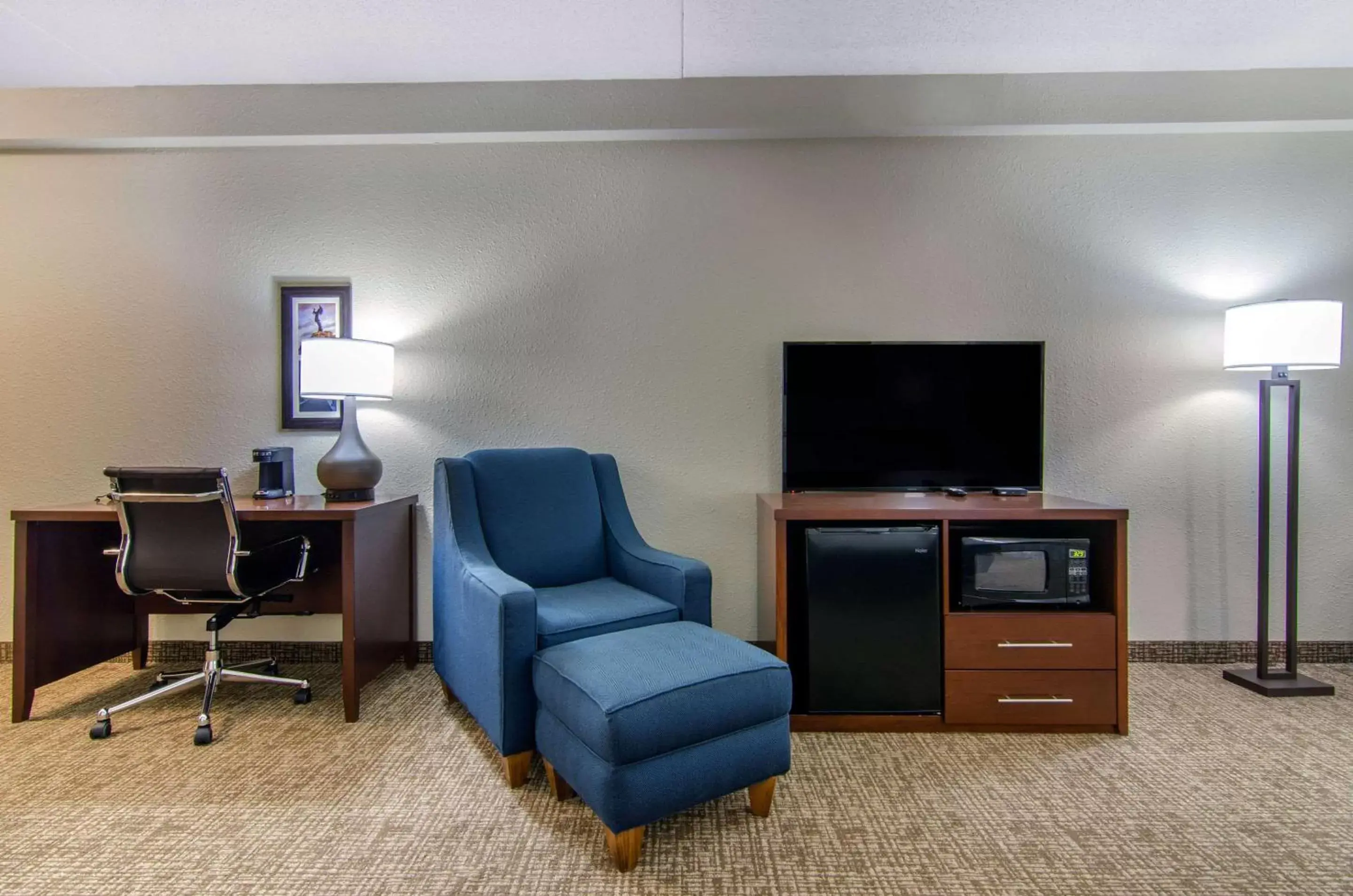 Photo of the whole room, TV/Entertainment Center in Comfort Inn & Suites