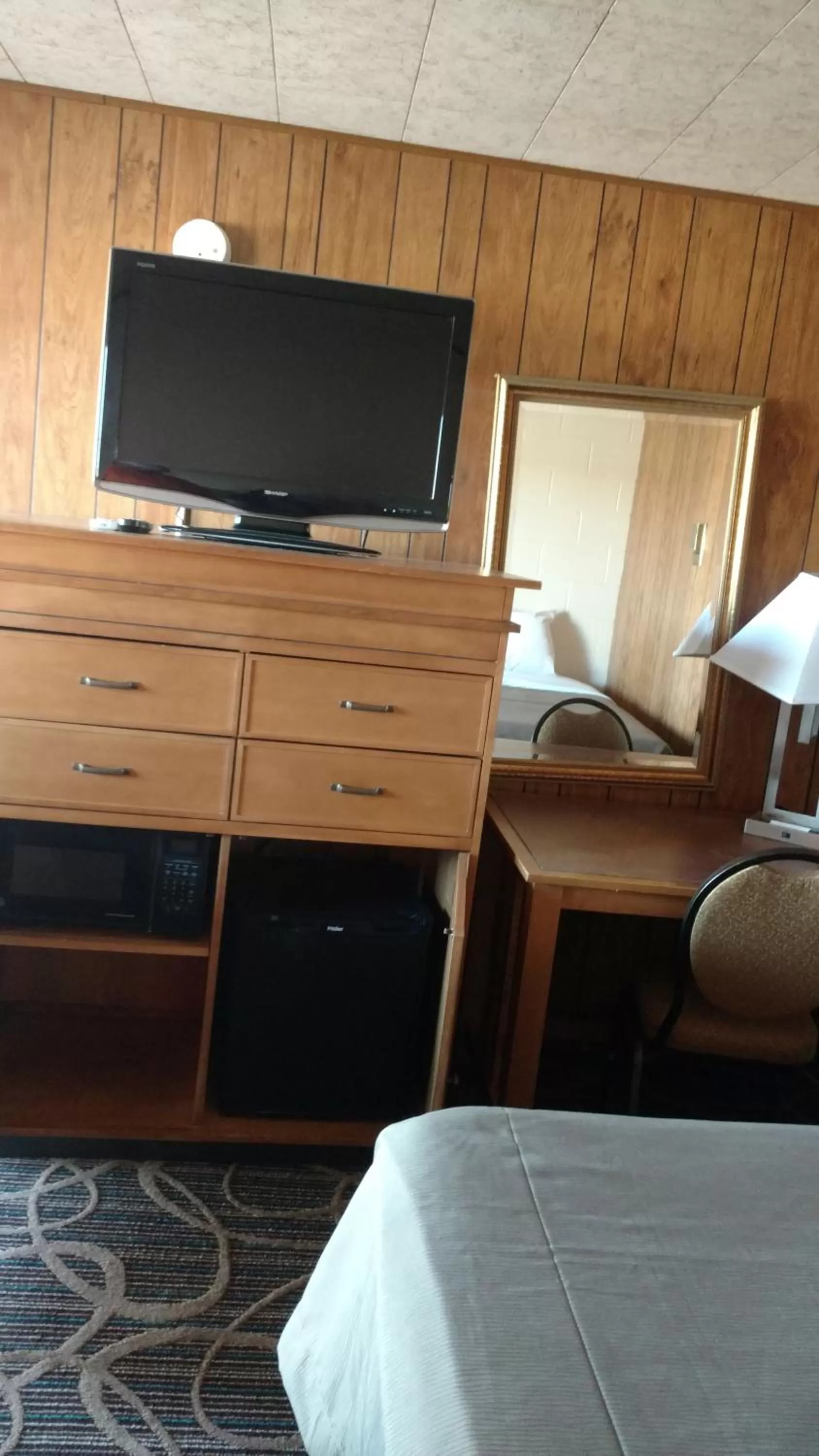 Deluxe King Room in 1st Inn