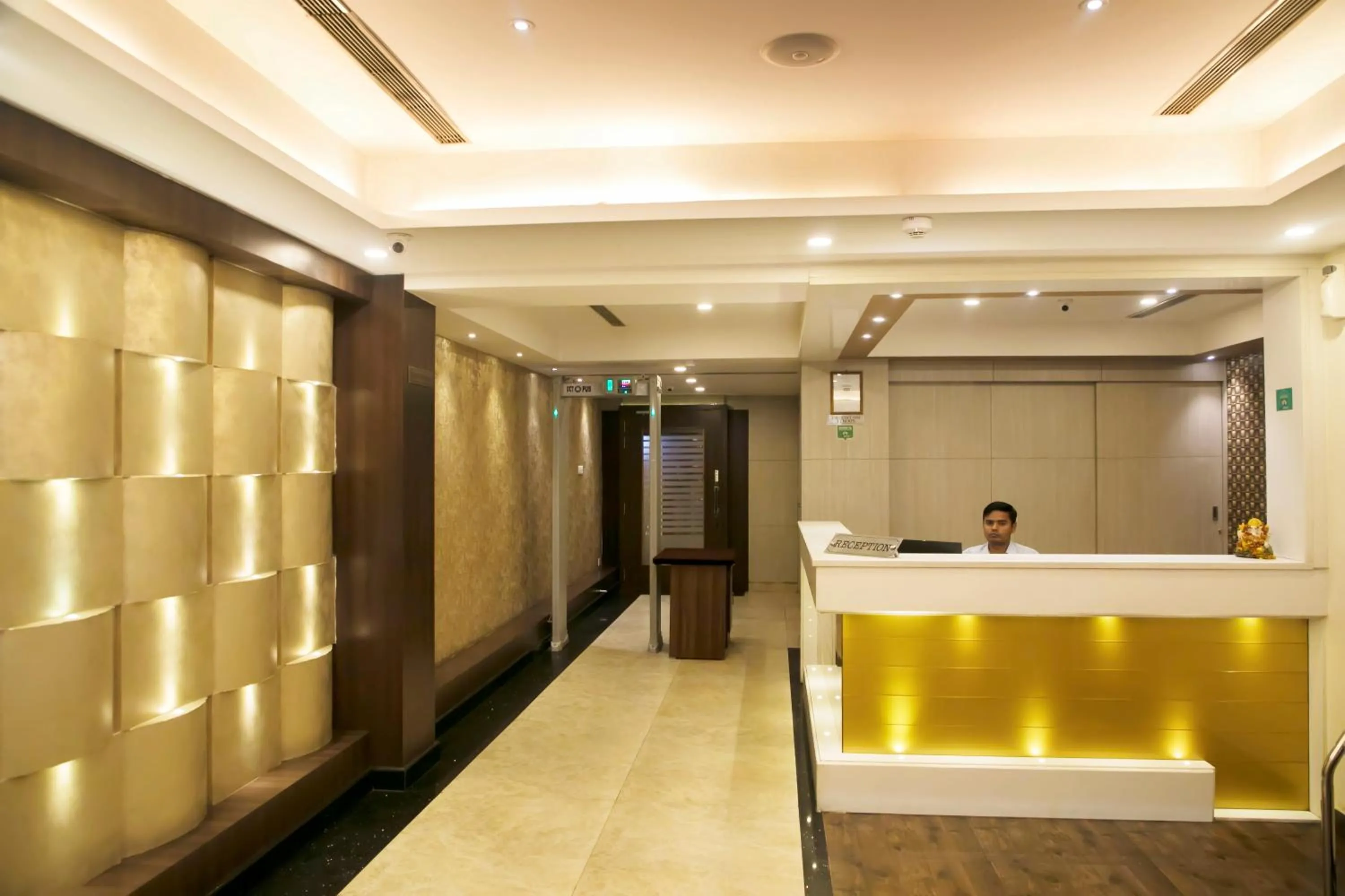 Facade/entrance in Hotel Ganges Grand - 600m from Kashi Vishwanath Temple