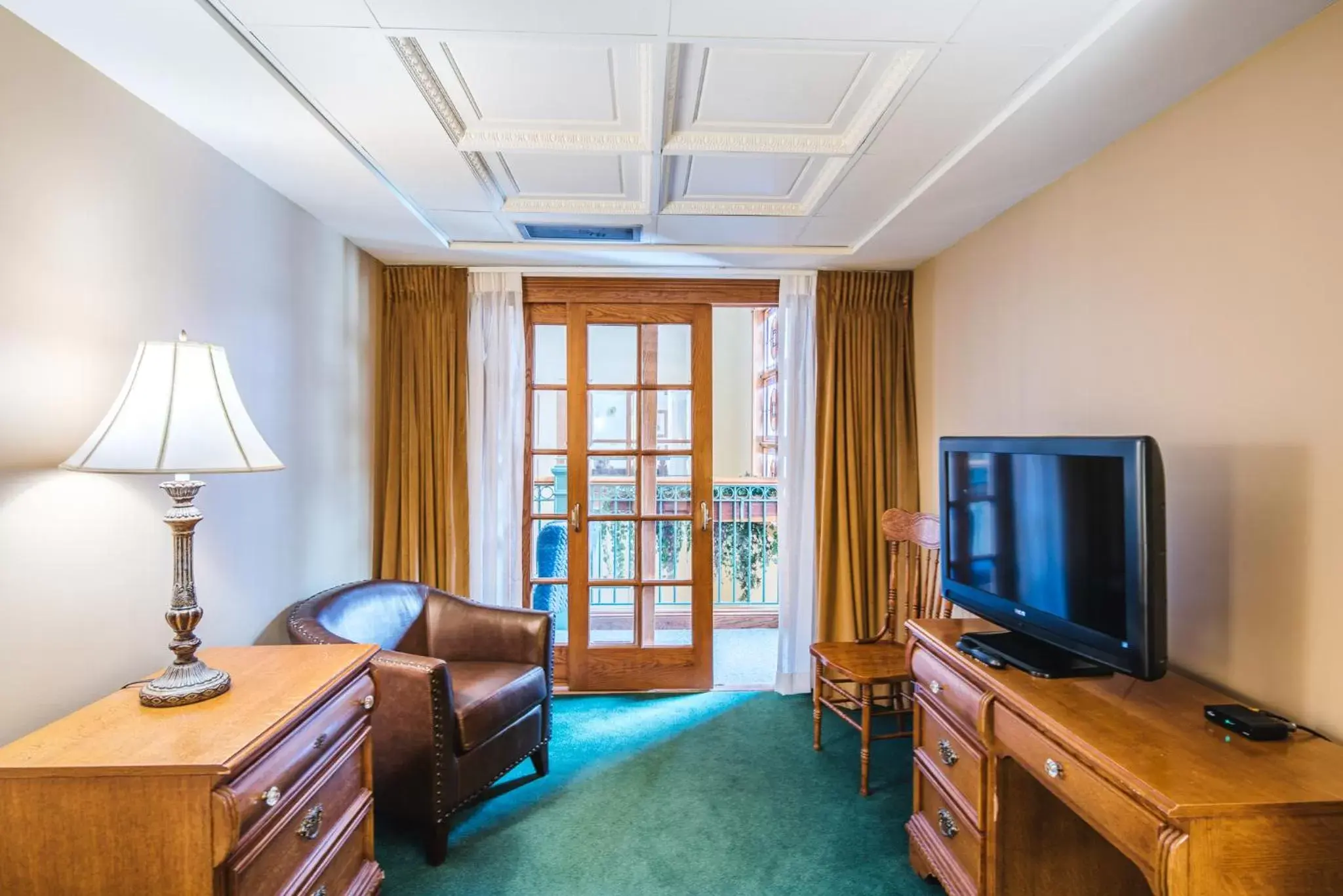 Seating area, TV/Entertainment Center in The Pollard Hotel