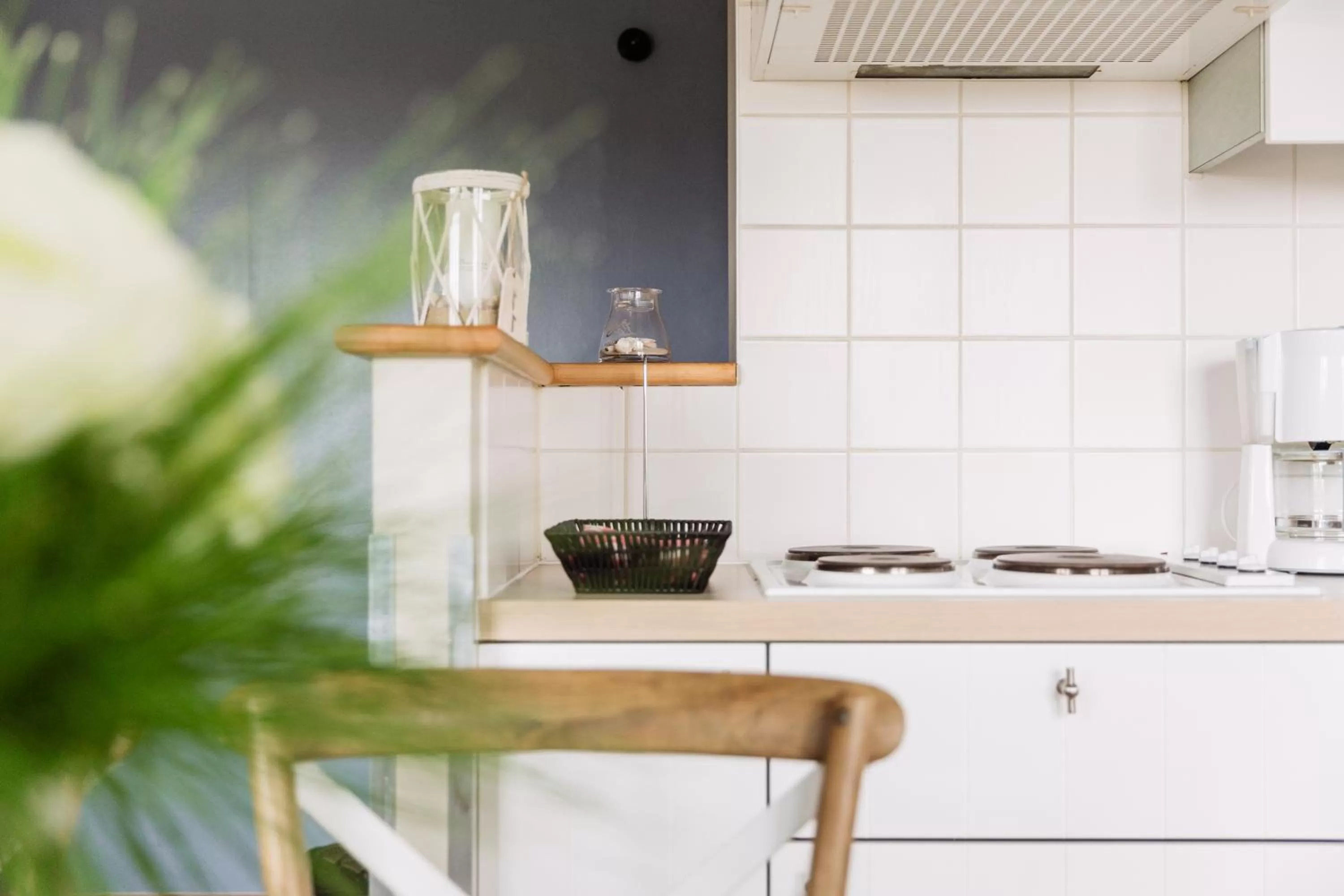 Kitchen or kitchenette in West Bay