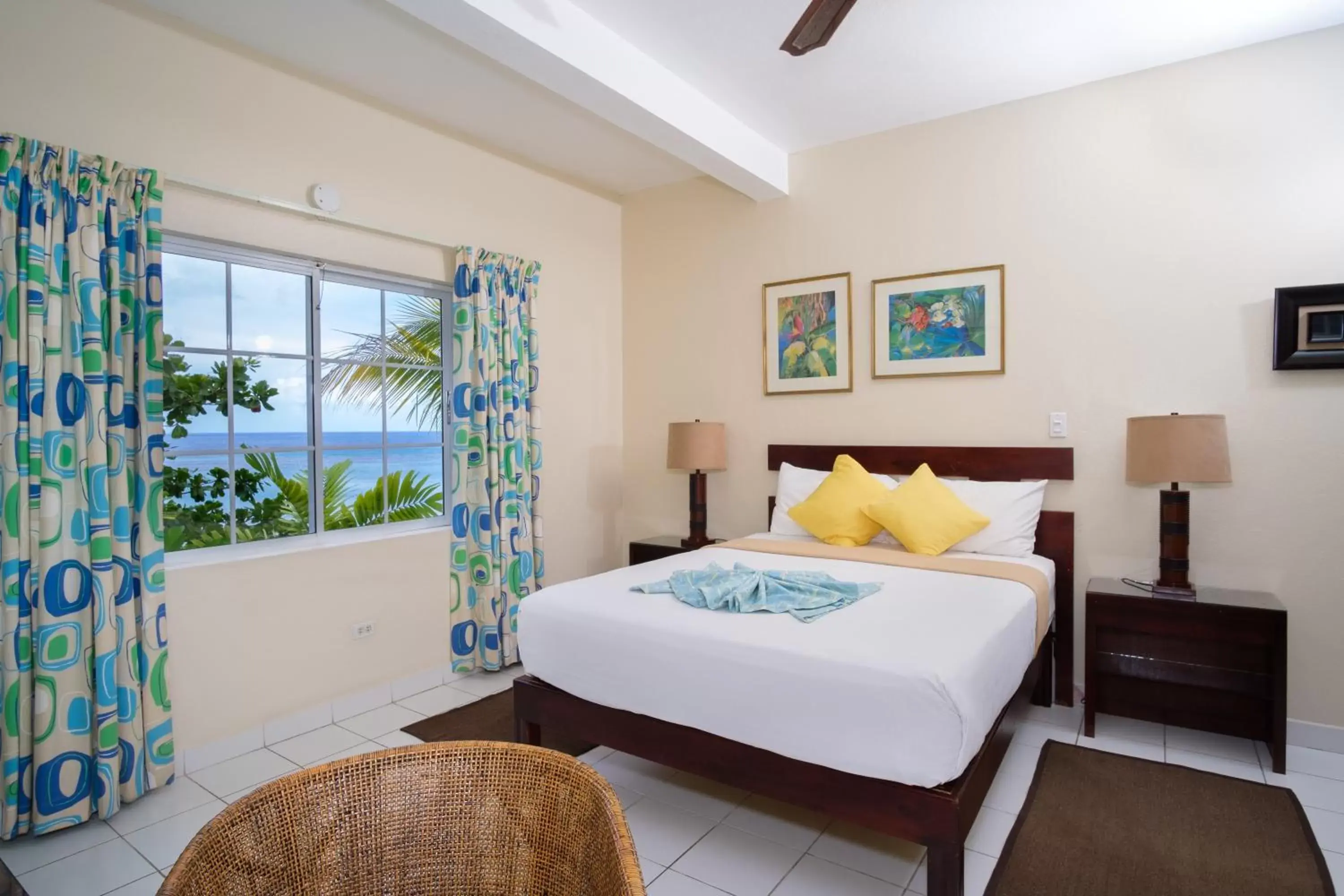 Bedroom, Bed in Hibiscus Lodge Hotel