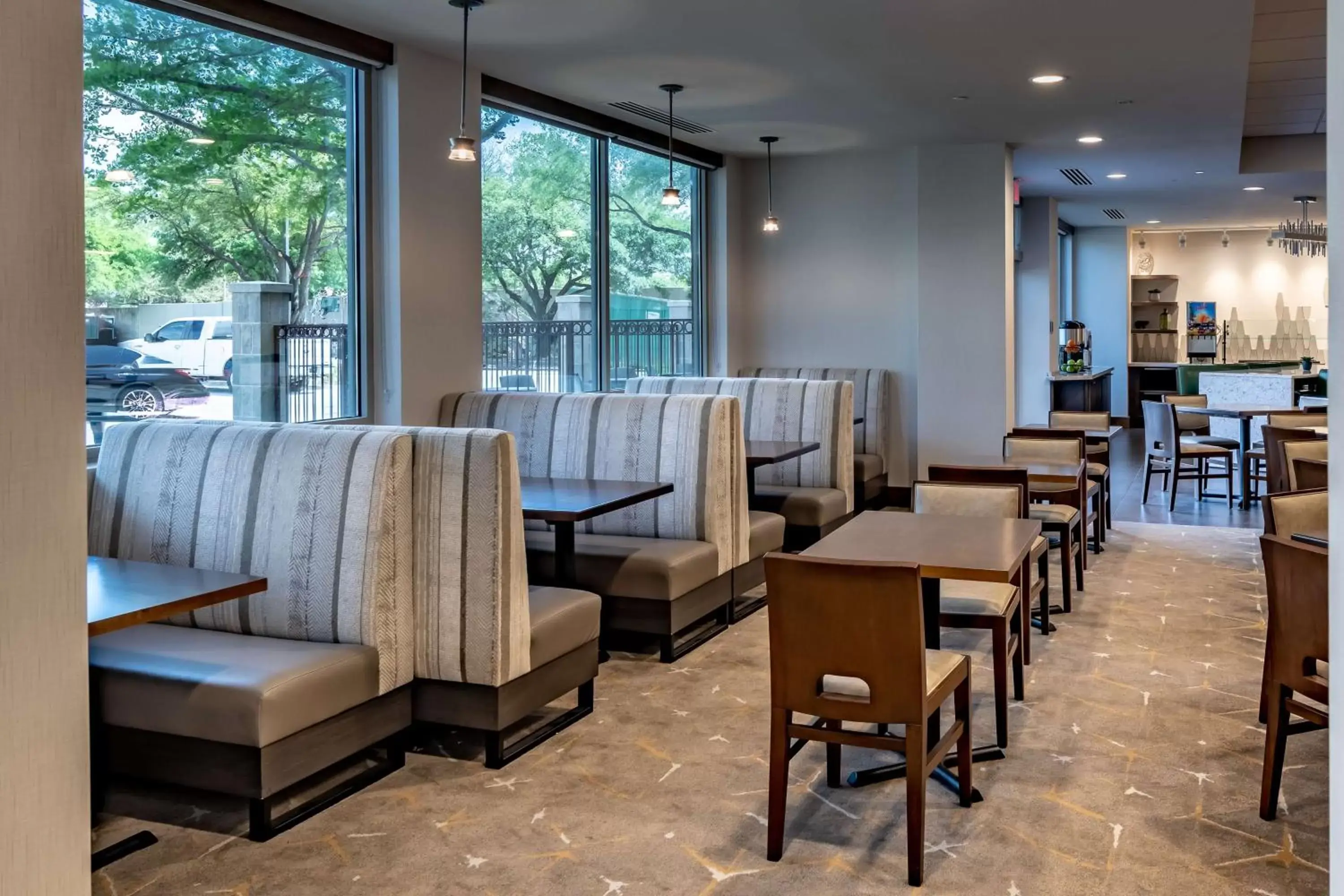 Dining area, Restaurant/Places to Eat in DoubleTree by Hilton Dallas-Farmers Branch