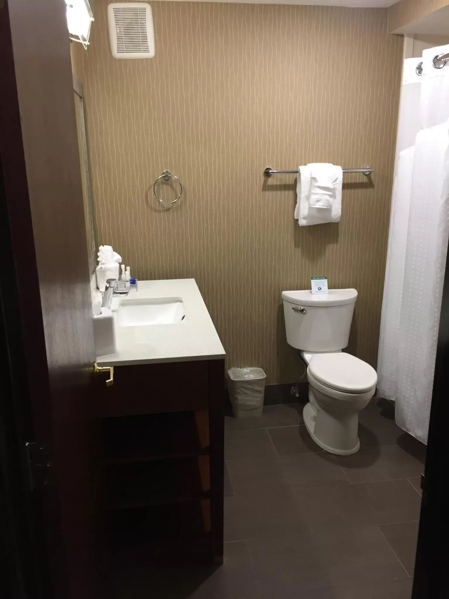 Bathroom in Best Western Plus Portland Airport Hotel & Suites