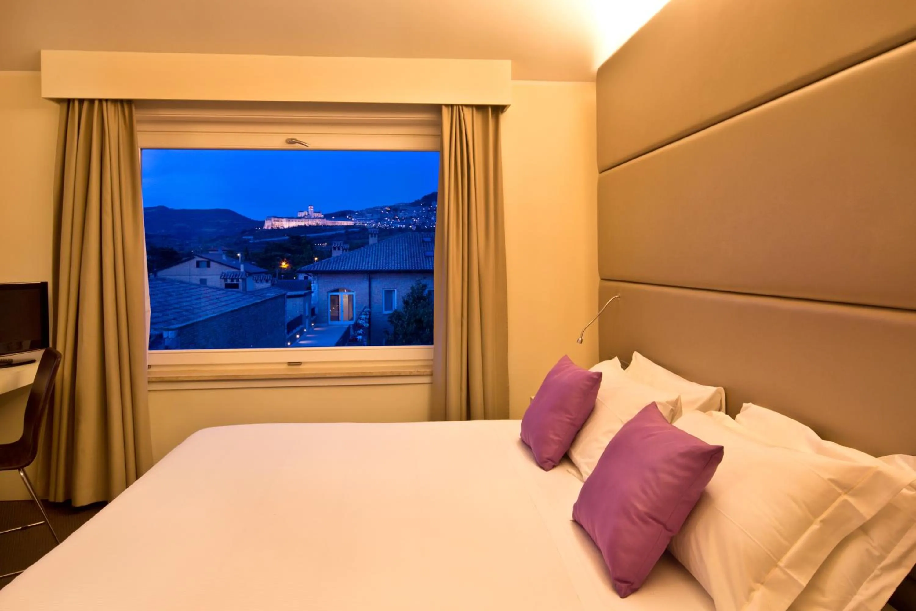 Junior Suite with City View in Hotel Cenacolo