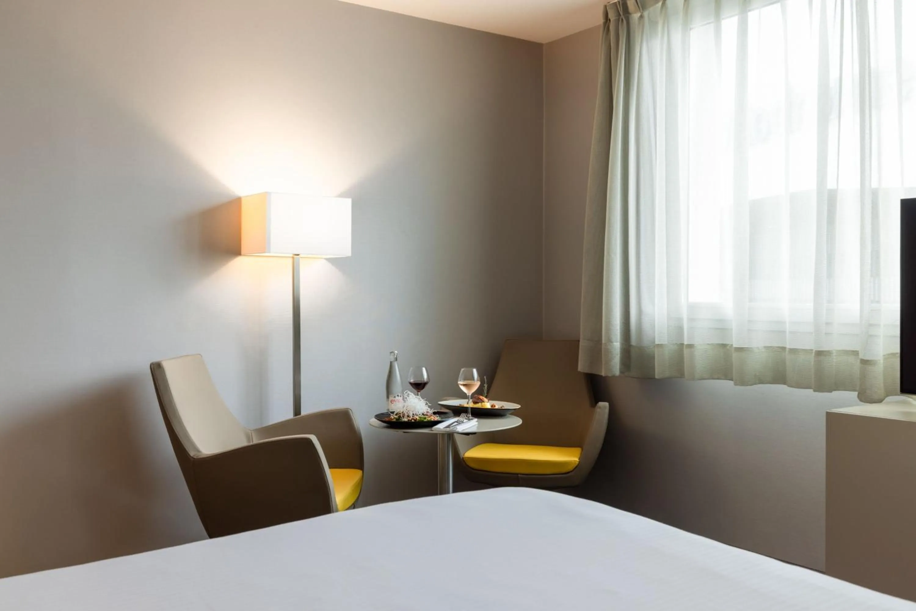 Photo of the whole room, Bed in AC Hotel by Marriott Marseille Prado Vélodrome