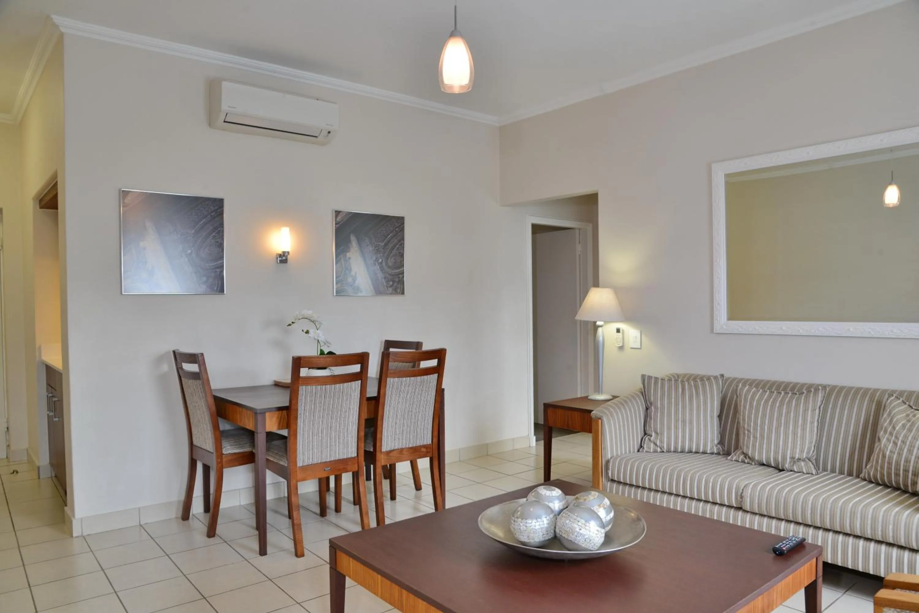 Lounge or bar in City Lodge Hotel Eastgate