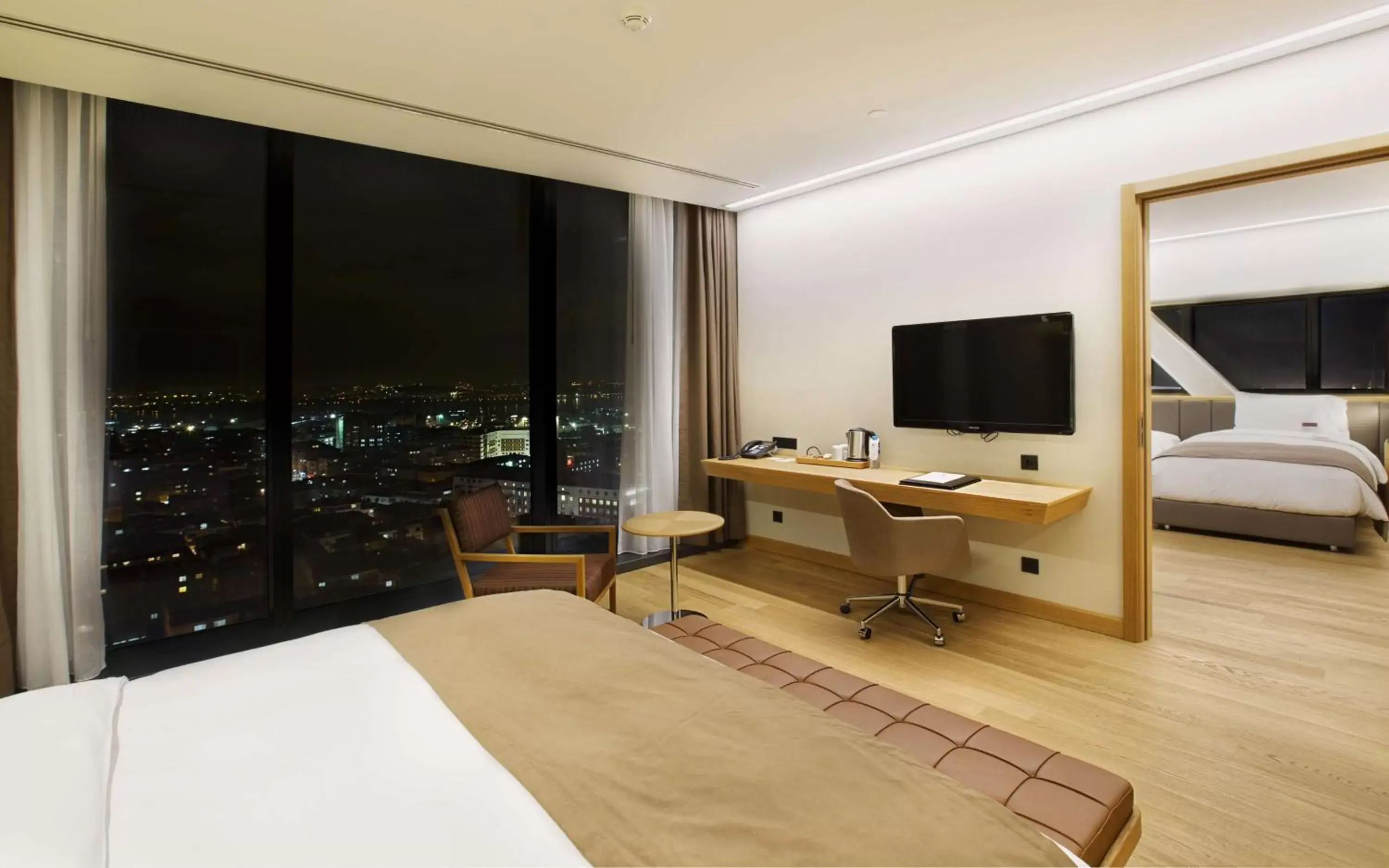 Bed, TV/Entertainment Center in DoubleTree by Hilton Istanbul-Avcilar