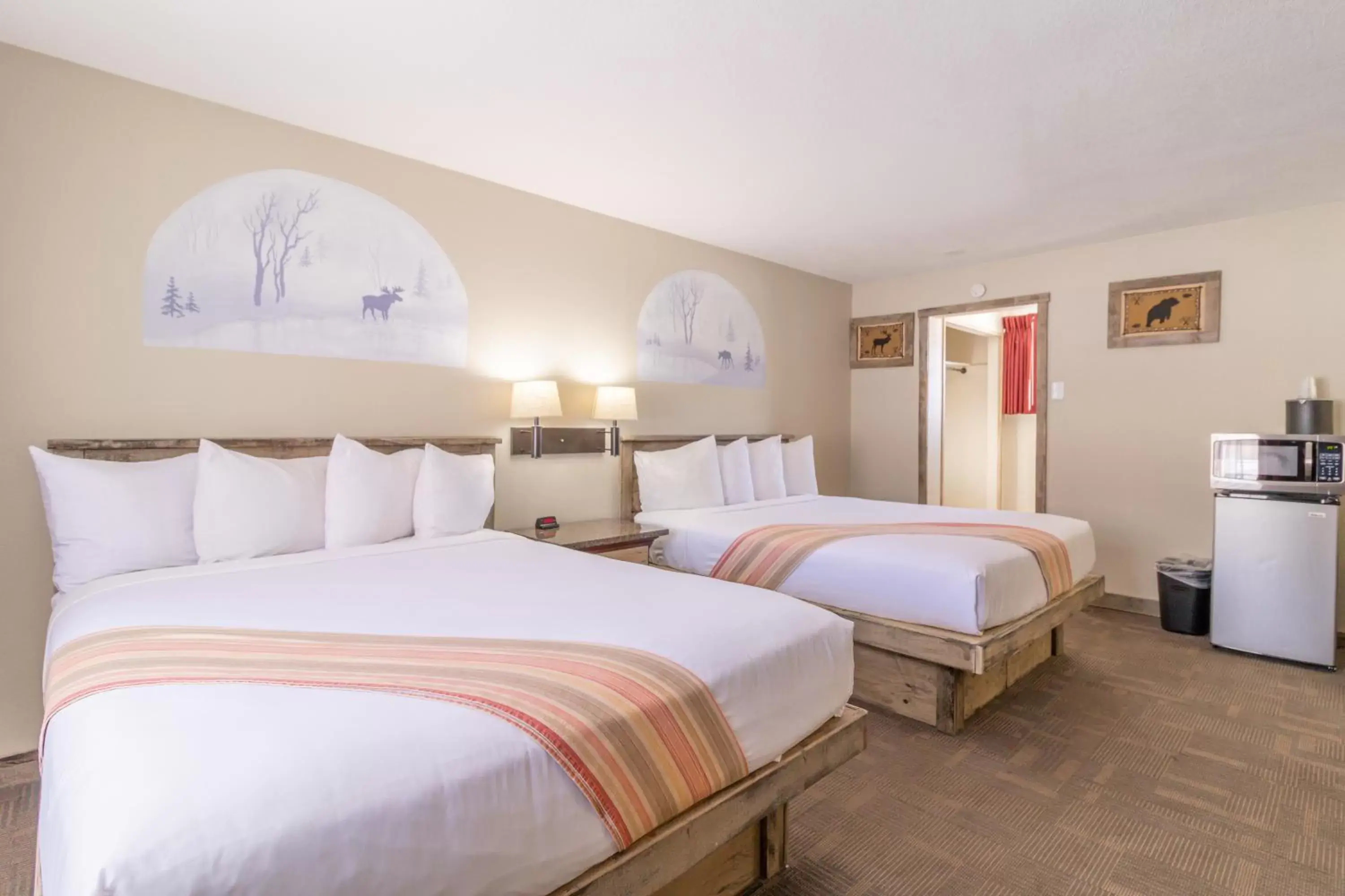Standard Queen Room with Two Queen Beds 15 in Murphy's Resort