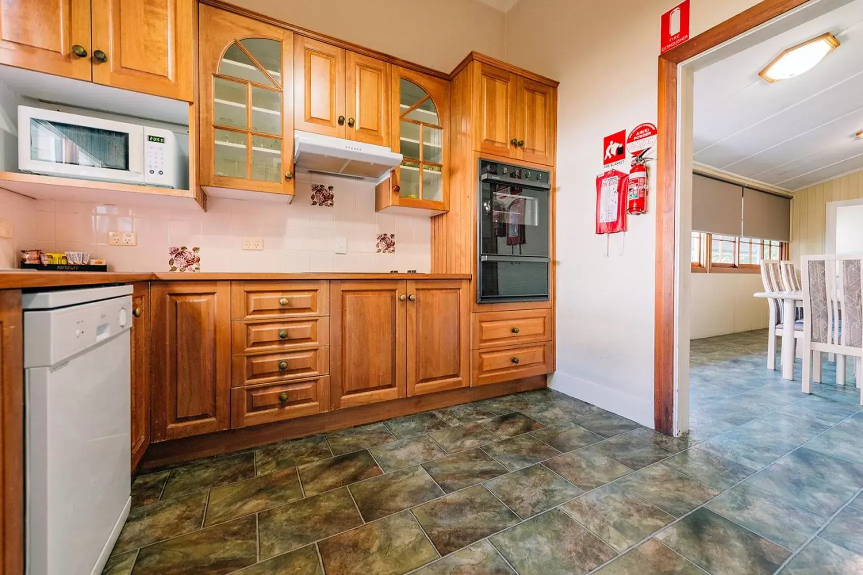 Kitchen or kitchenette, Kitchen/Kitchenette in Fitzroy Motor Inn