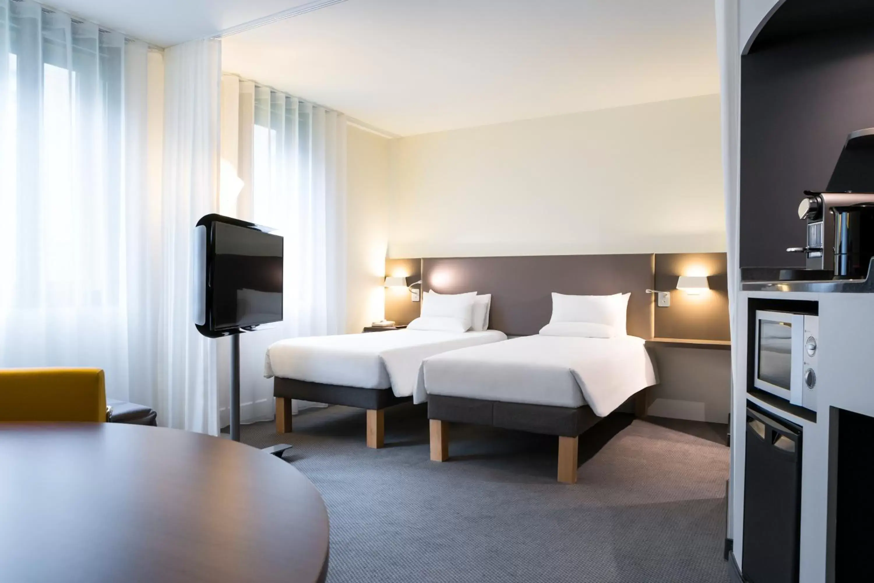 Coffee/tea facilities, Bed in Novotel Suites Paris CDG Airport Villepinte