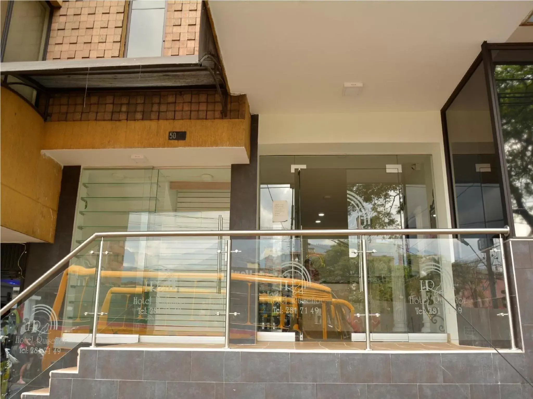 Facade/entrance in Hotel Ruiseñor Itagui