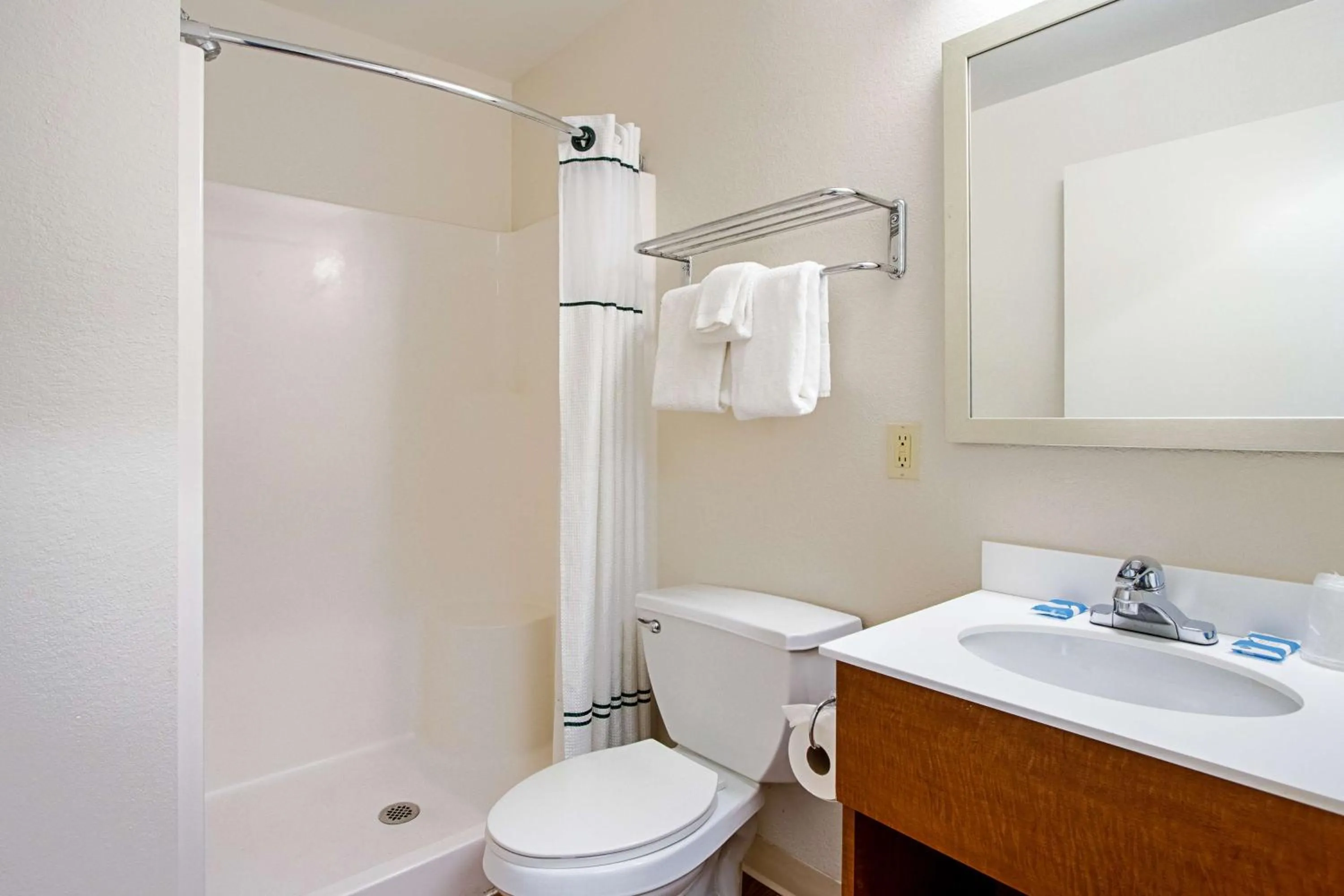 Studio with One King Bed Non Smoking in Welcome Suites-O'Fallon