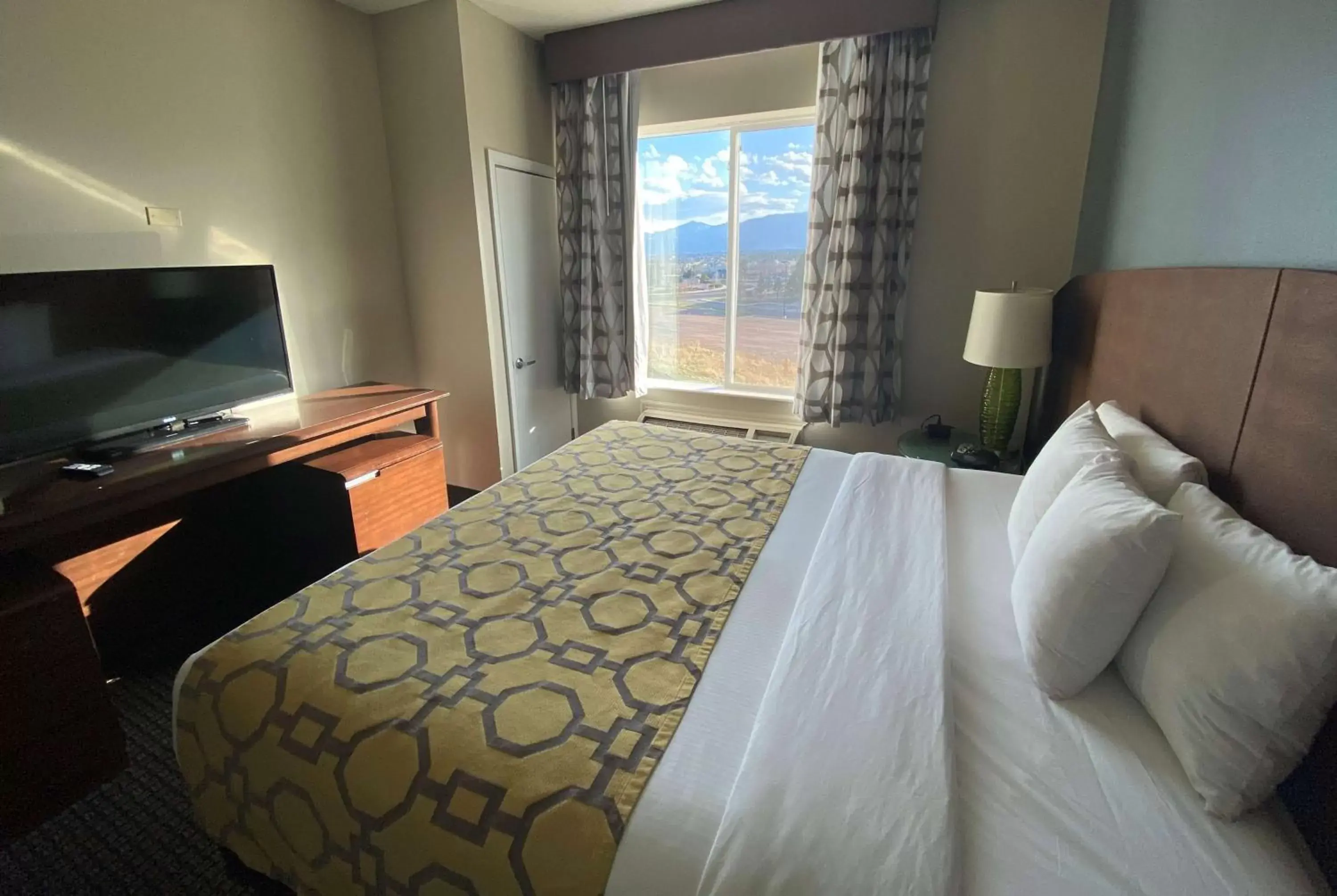 Photo of the whole room, Bed in Baymont by Wyndham Colorado Springs