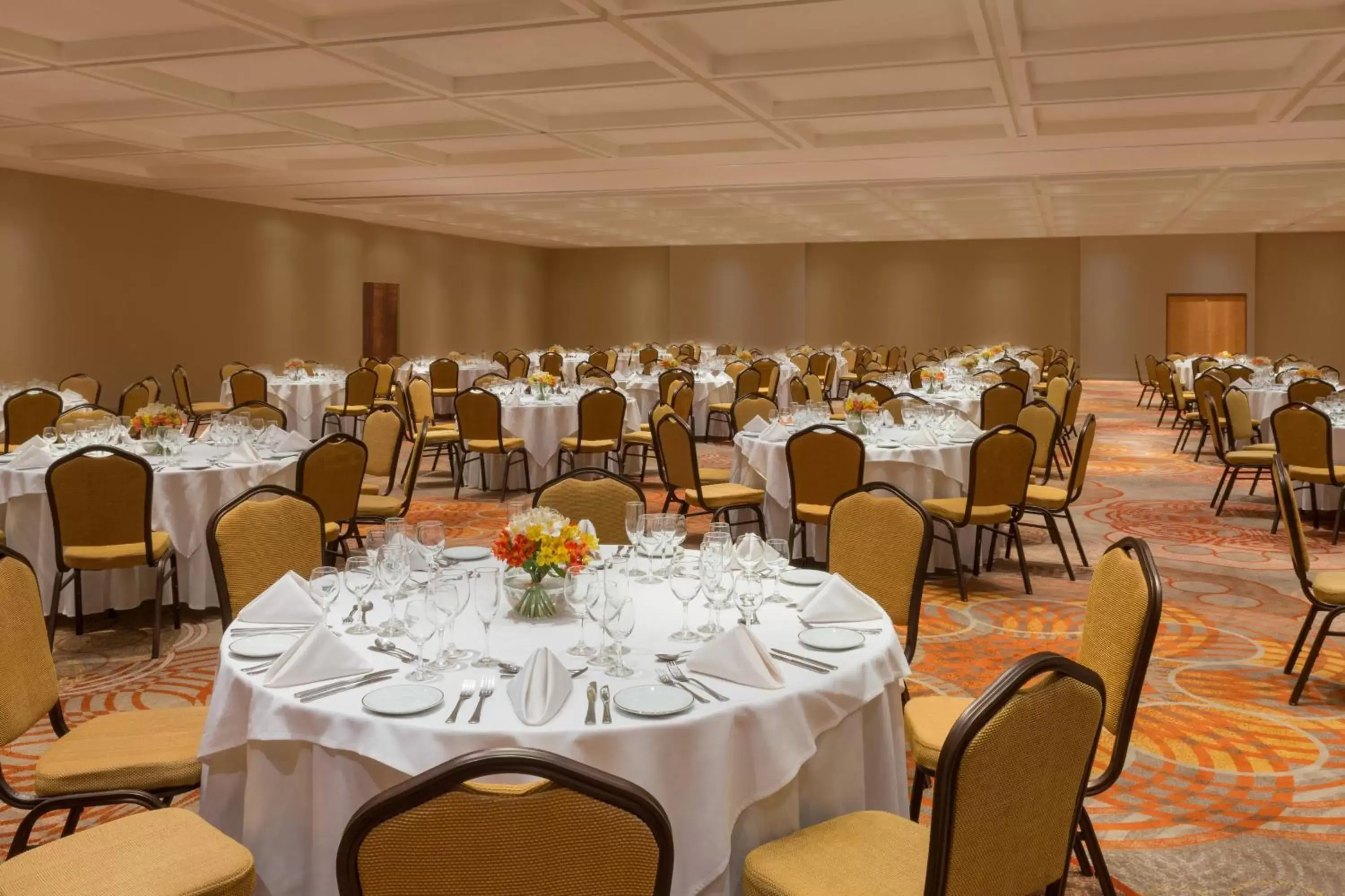 Meeting/conference room, Restaurant/Places to Eat in Sheraton Grand Rio Hotel & Resort