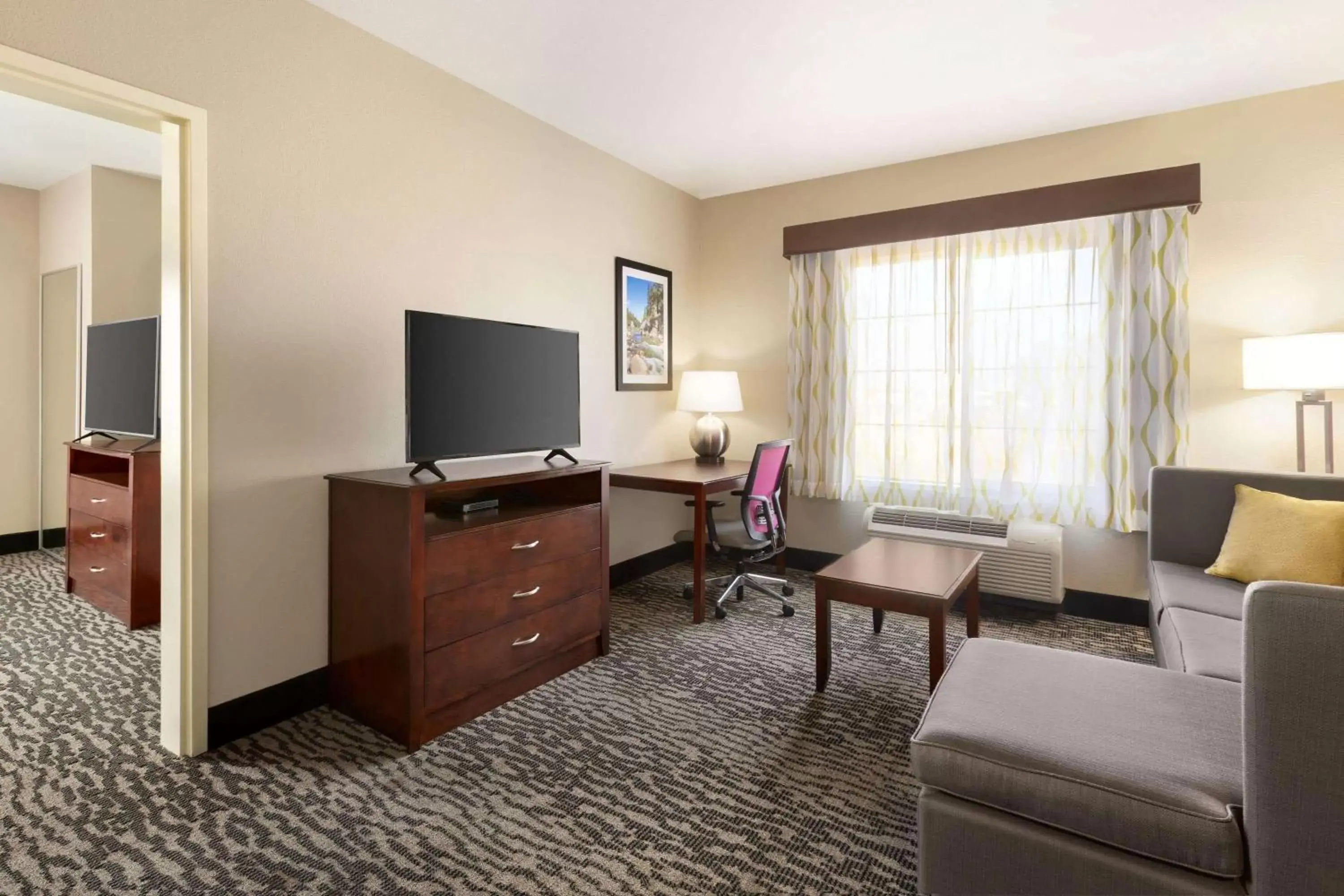 Photo of the whole room, TV/Entertainment Center in La Quinta by Wyndham Fresno Northwest