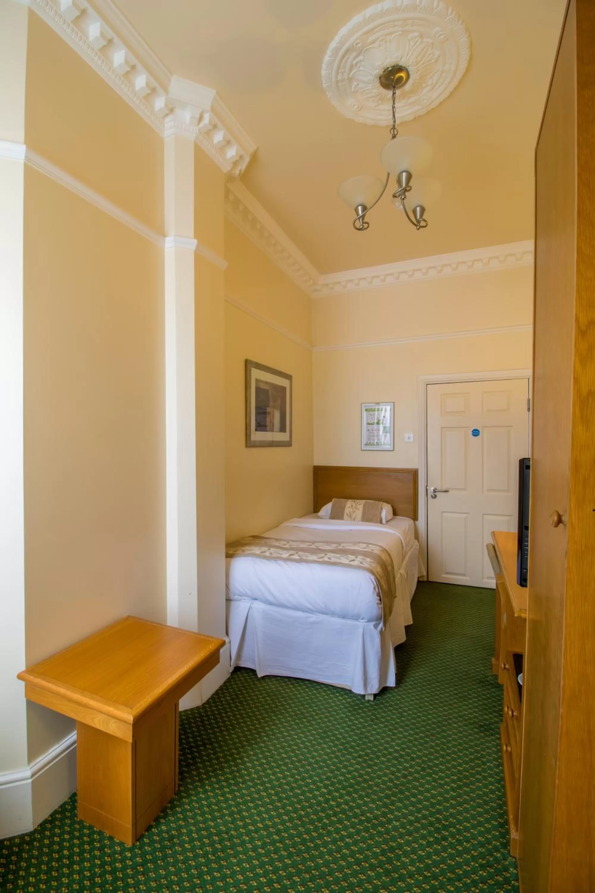 Photo of the whole room, Bed in A Park View Hotel