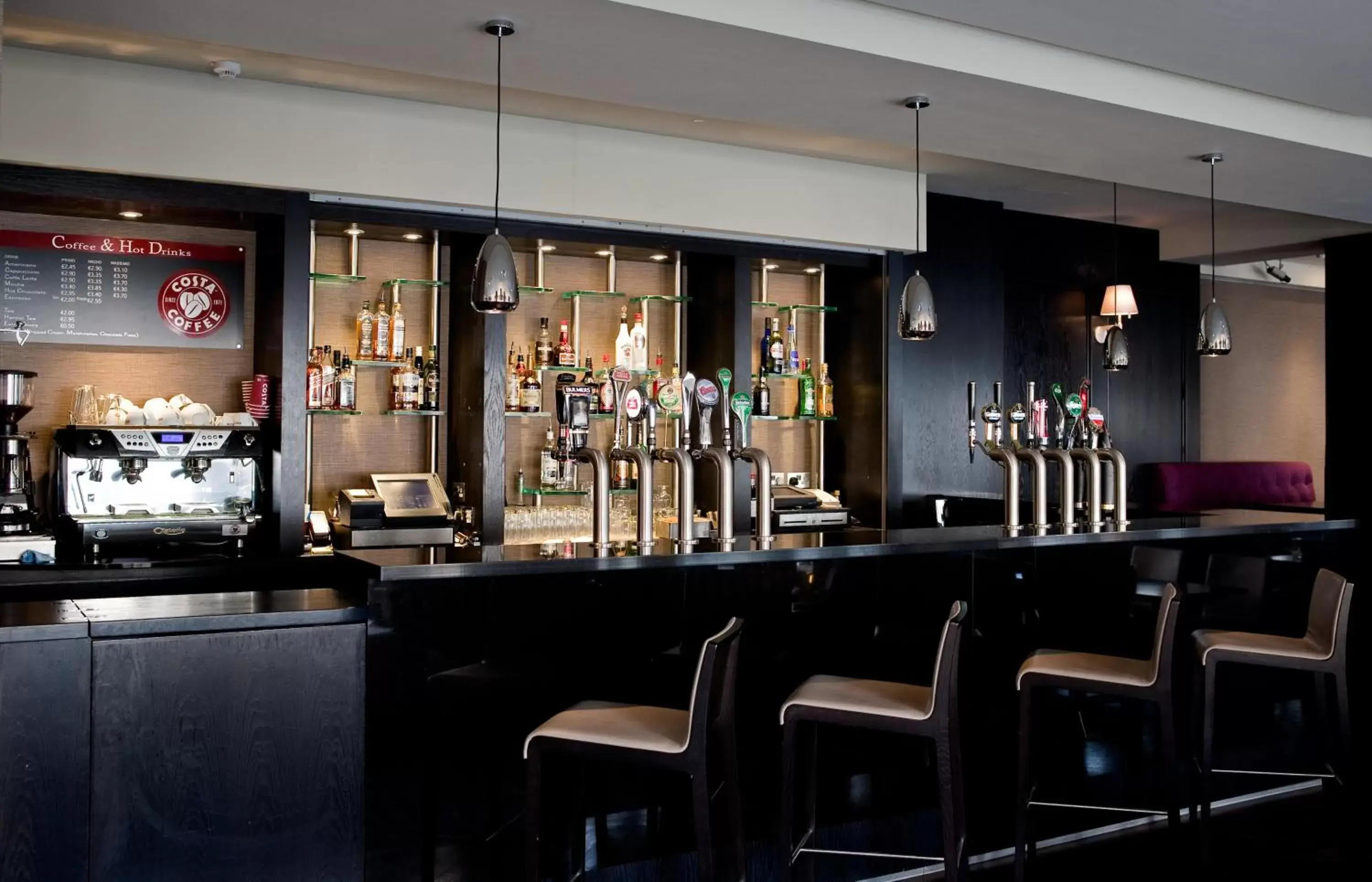 Lounge or bar, Lounge/Bar in Leonardo Hotel Dublin Christchurch - Formerly Jurys Inn