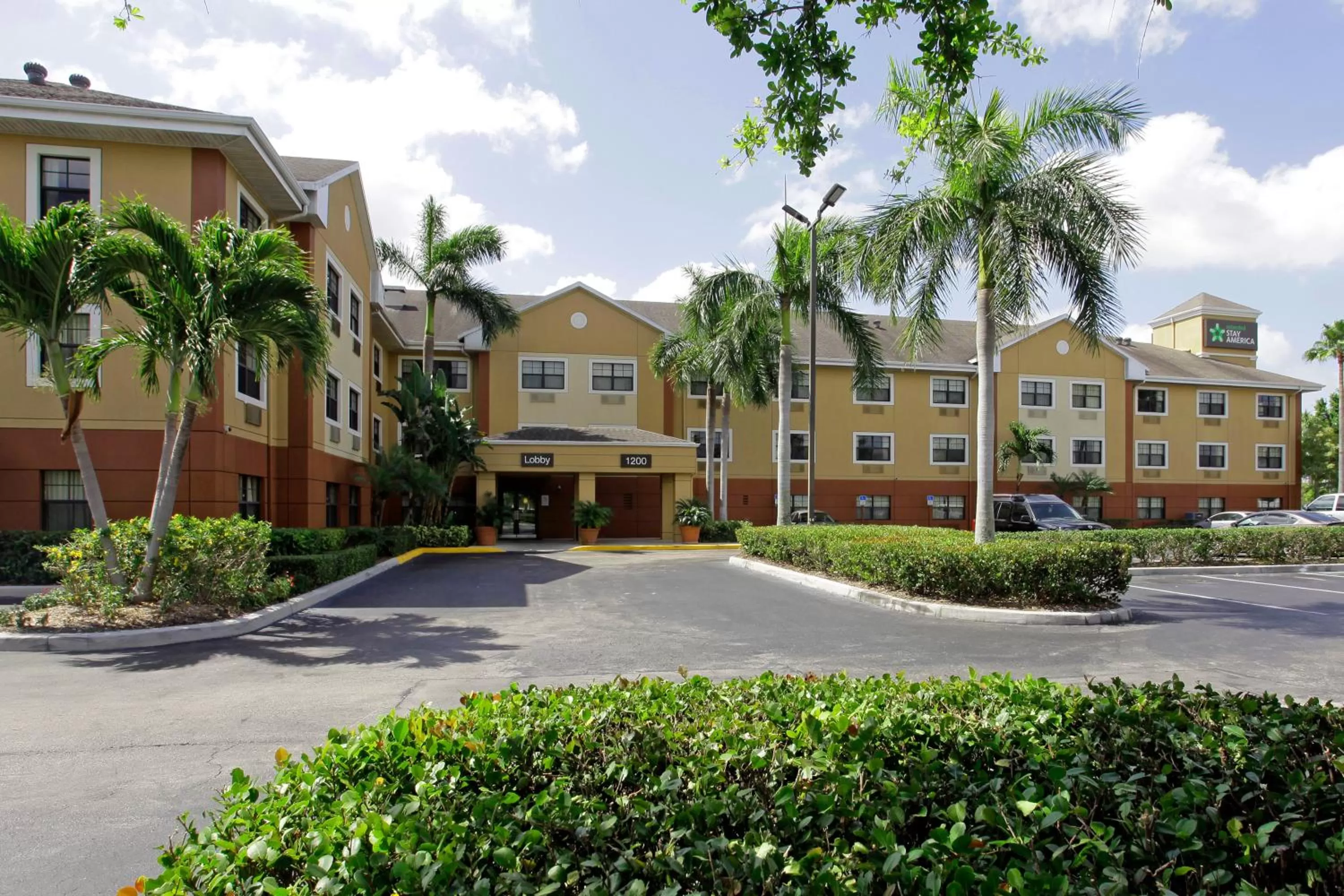 Property building in Extended Stay America Premier Suites - Fort Lauderdale - Deerfield Beach
