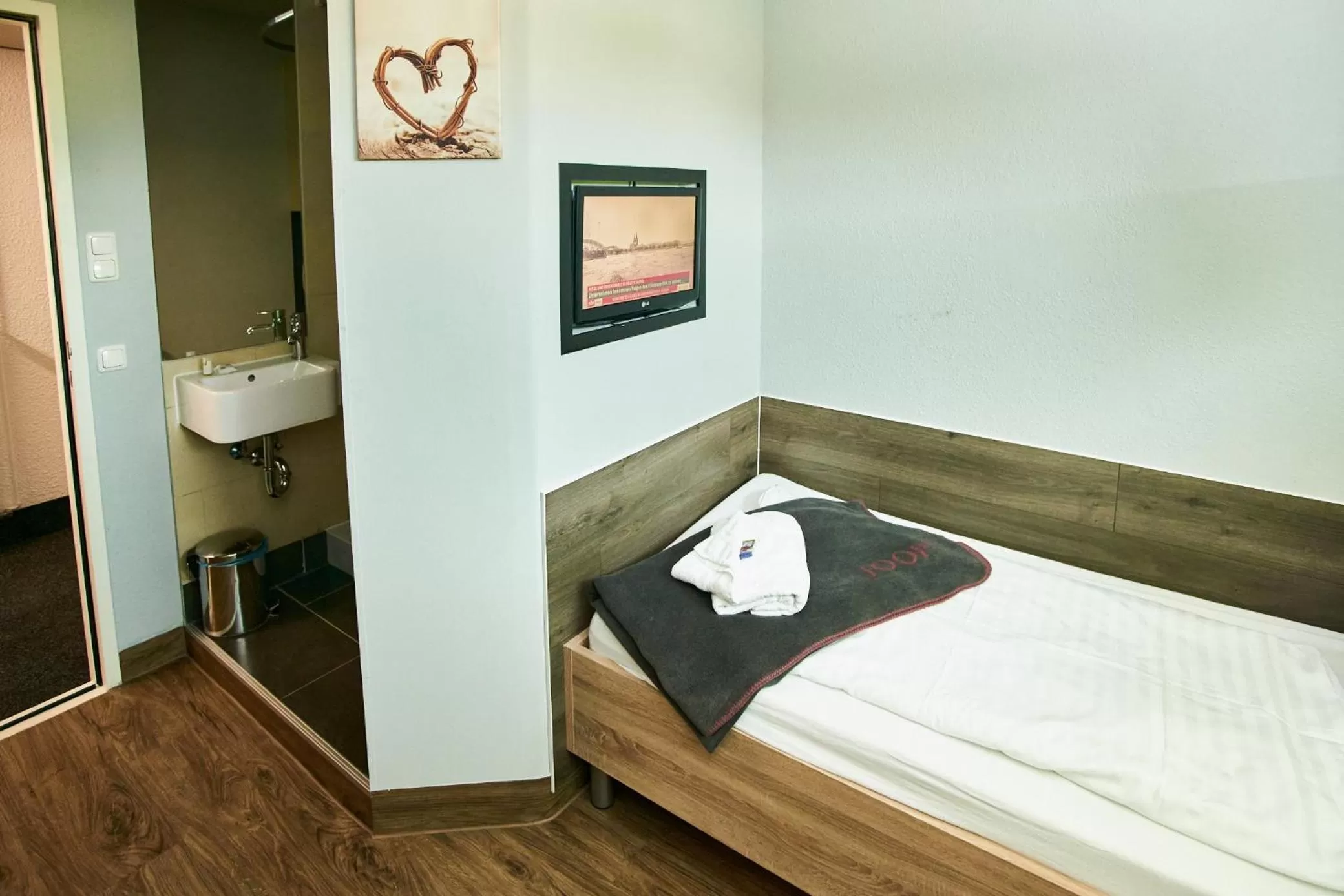 Photo of the whole room, Bed in Hotel City Inn