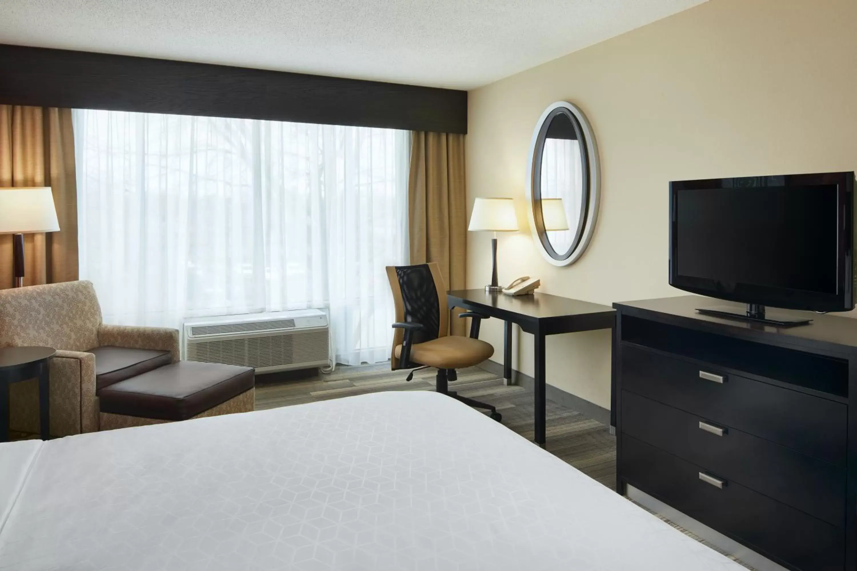 TV/Entertainment Center in Holiday Inn Express & Suites I-26 & Us 29 At Westgate Mall, an IHG Hotel
