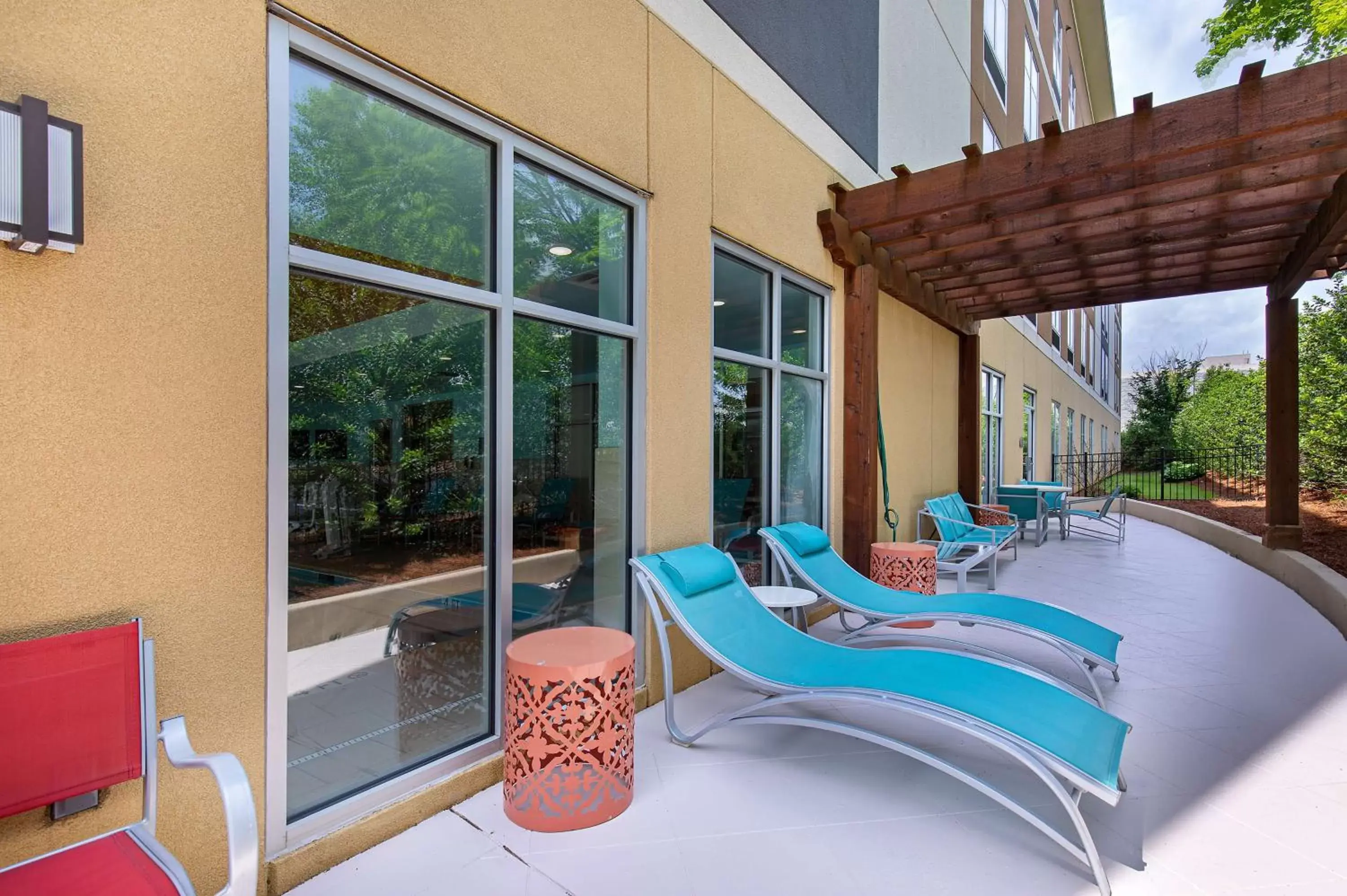 Patio, Swimming Pool in Homewood Suites Atlanta/Perimeter Center