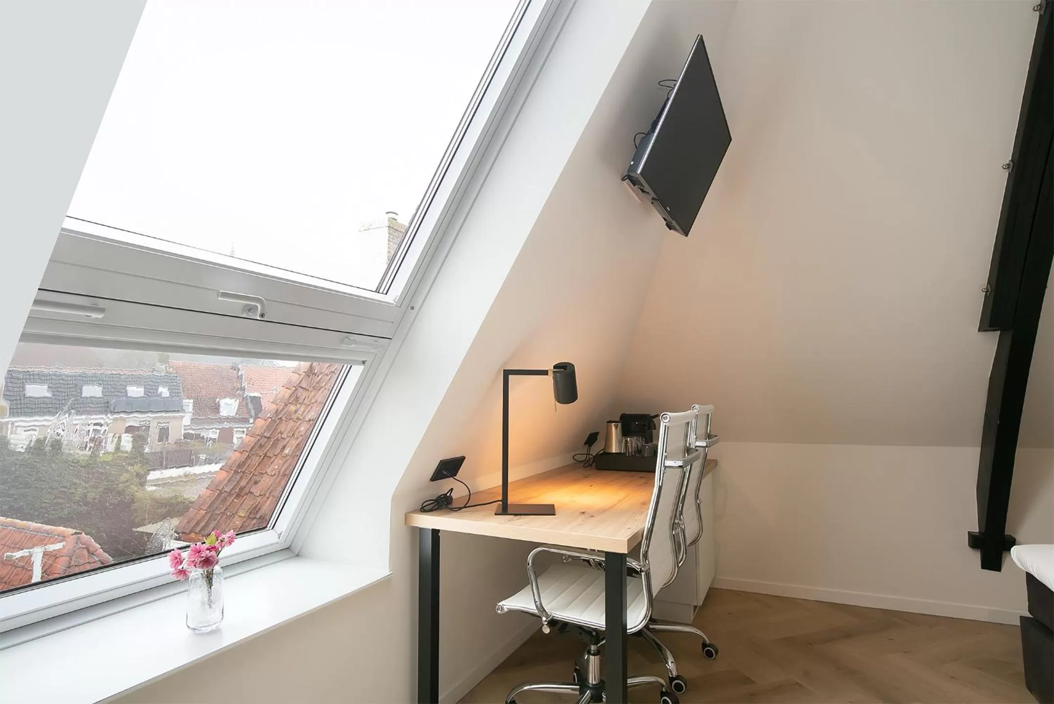 Shower in Snoozz Hotels Bolsward Boutique hotel zonder receptie met digitale sleutel