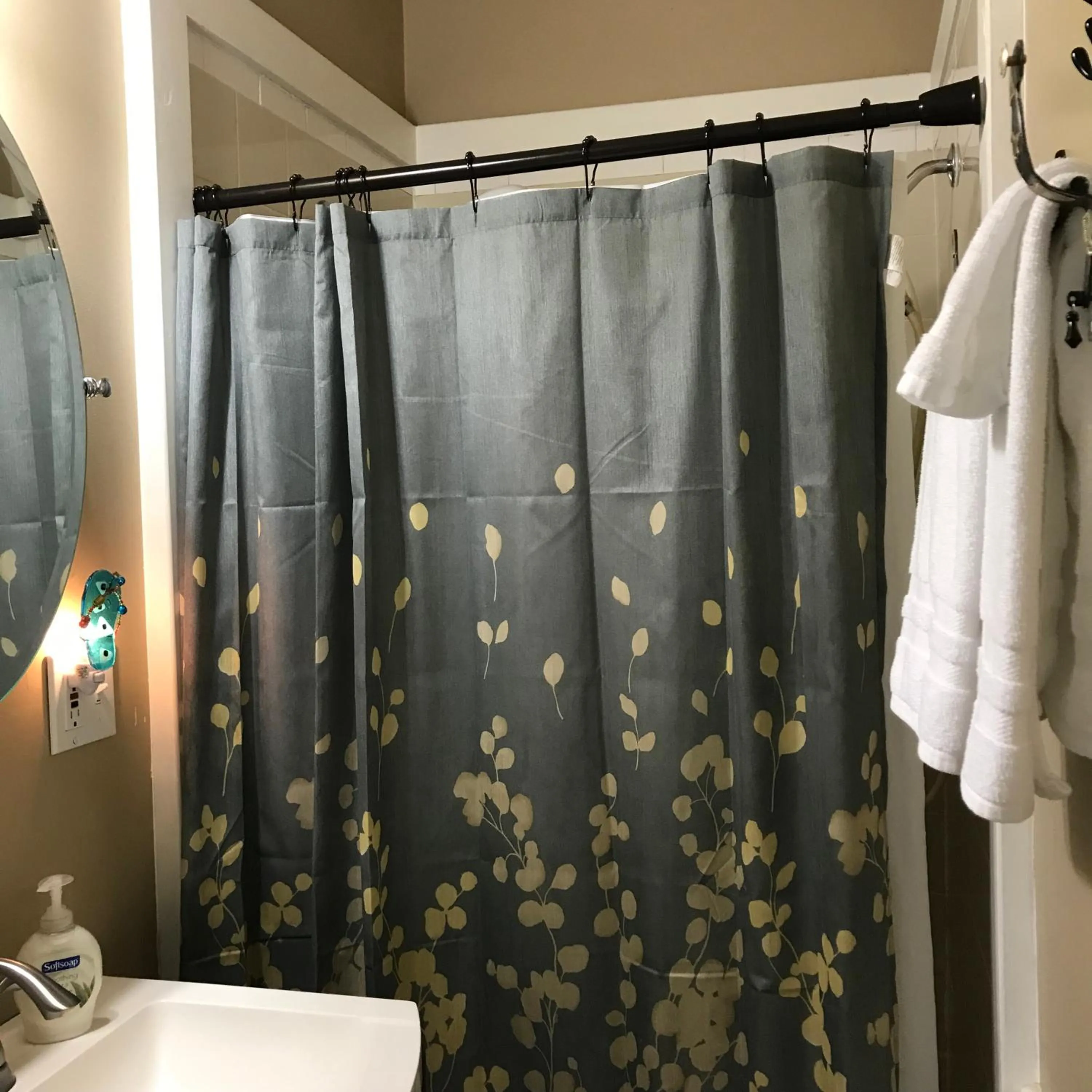 Bathroom in Mountain Meadows Inn & Chalet Suites