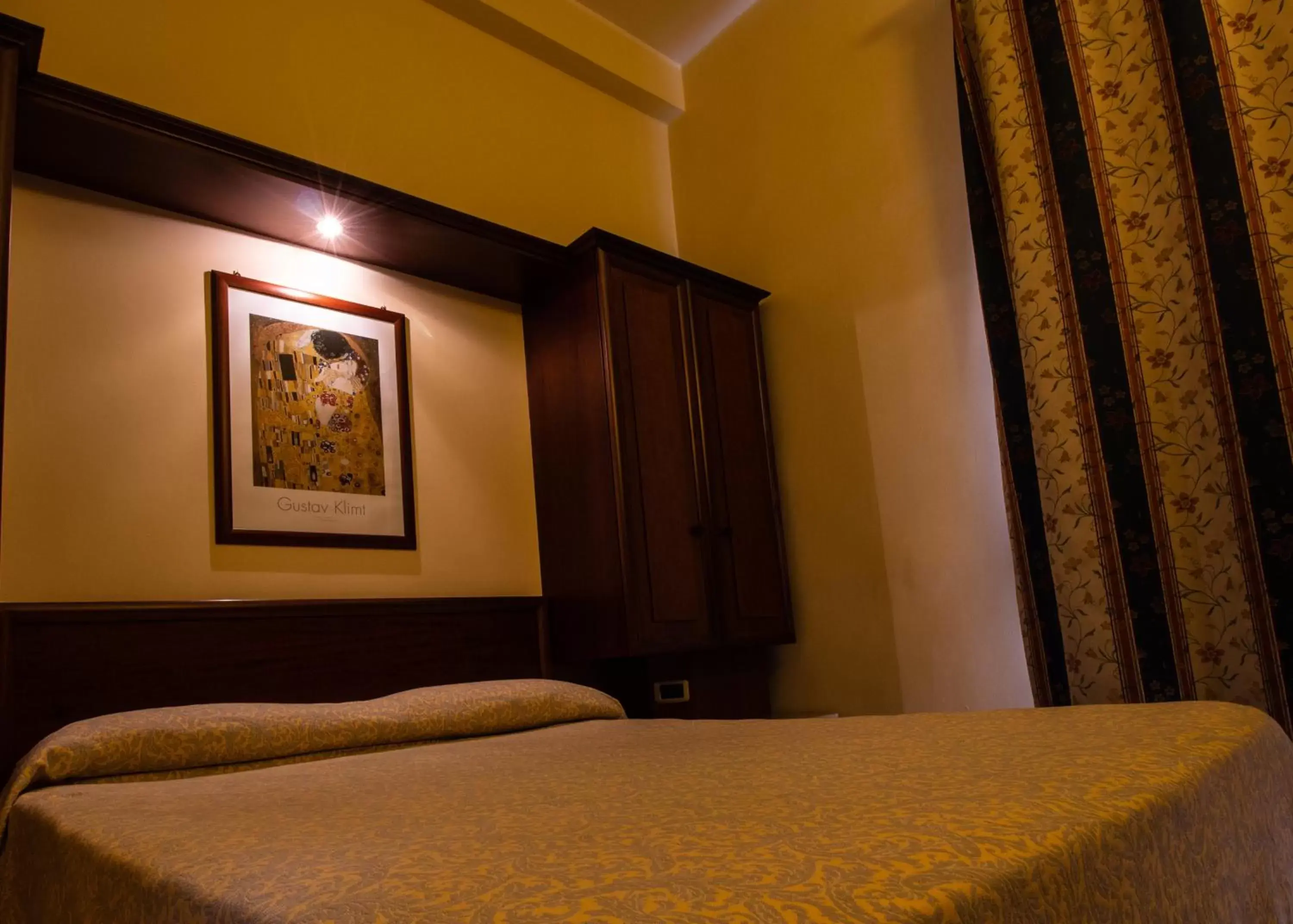 Bed in Hotel Gangi