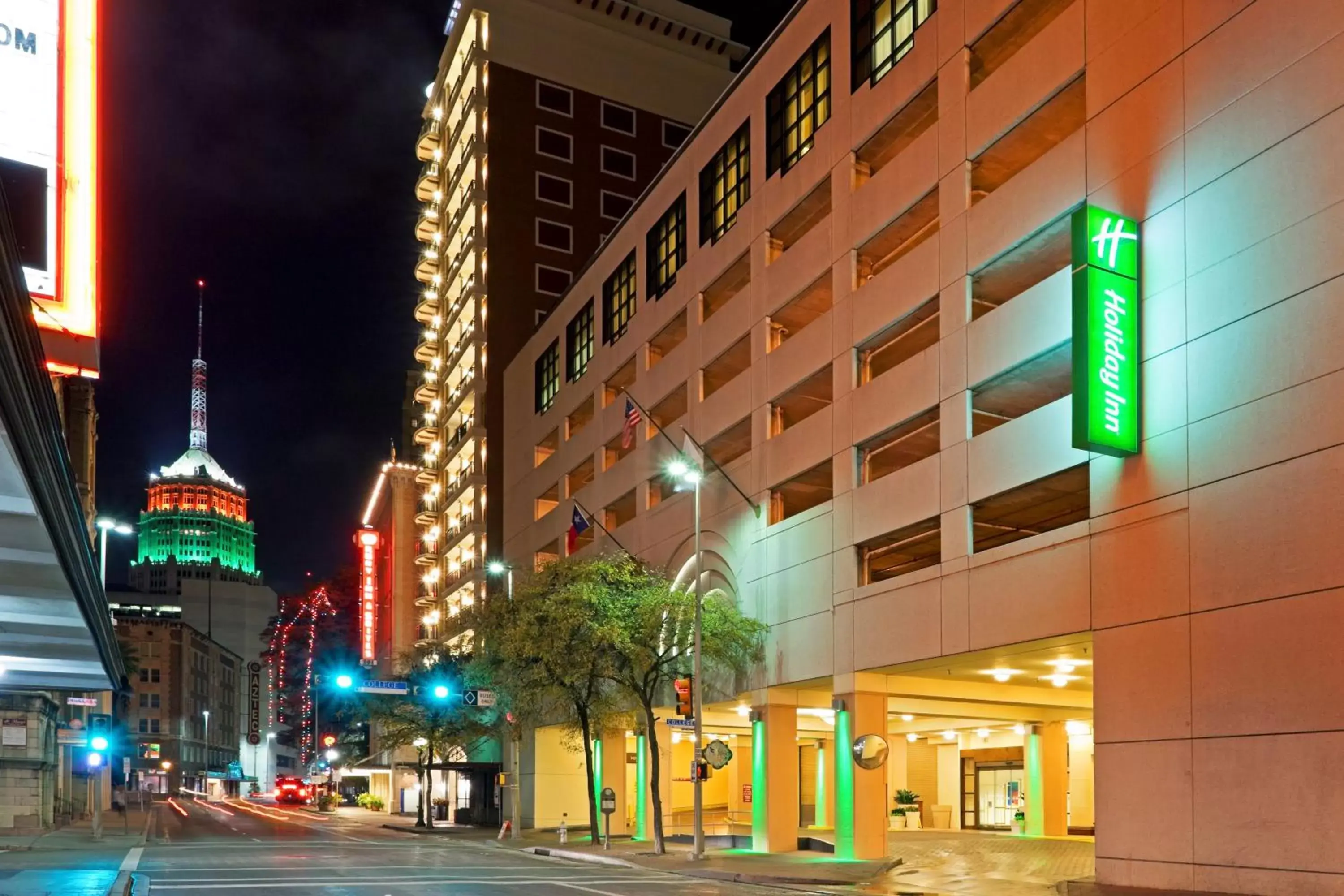 Property building in Holiday Inn San Antonio-Riverwalk, an IHG Hotel