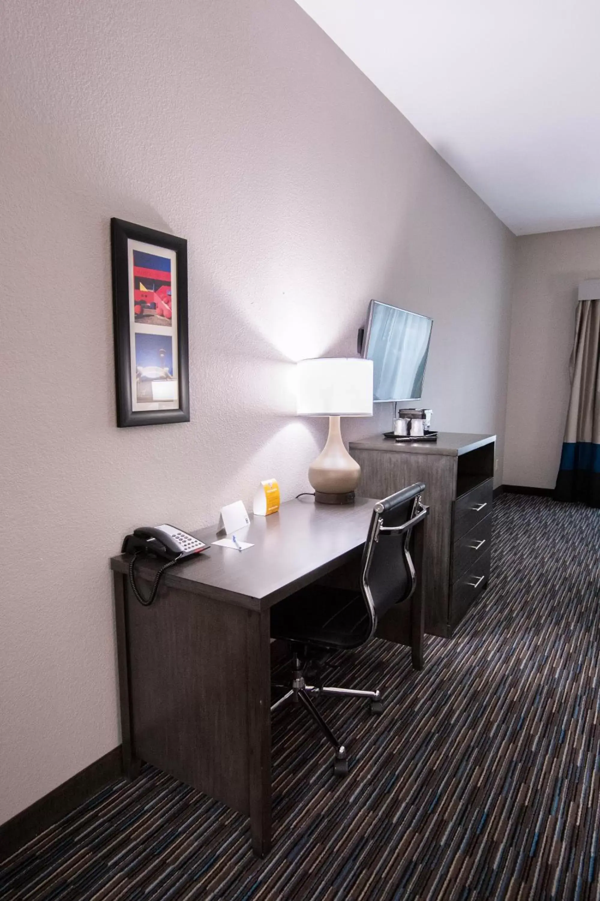 King Room - Disability Access/Non-Smoking in Comfort Inn & Suites Near Medical Center