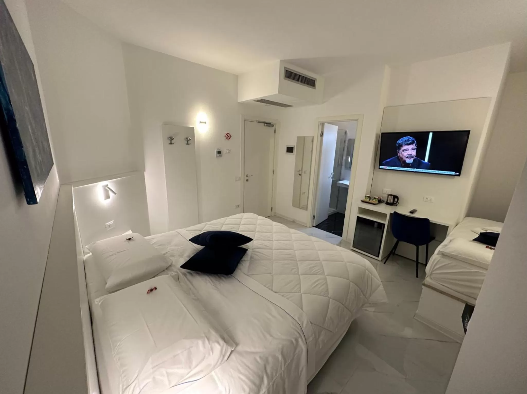 Bed in Hotel Smart Cruise