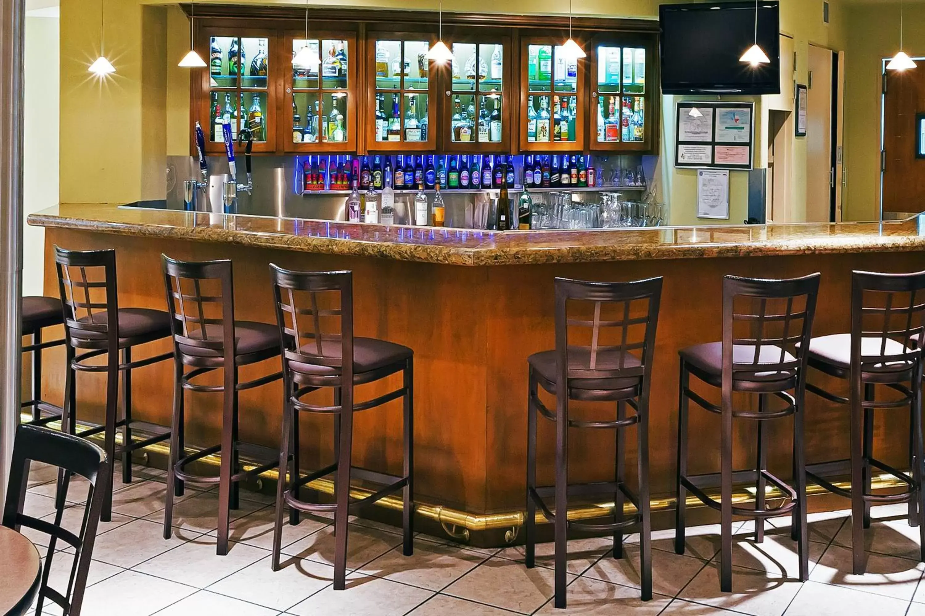 Lounge or bar in Radisson Hotel El Paso Airport Lounge or bar in Radisson Hotel El Paso Airport