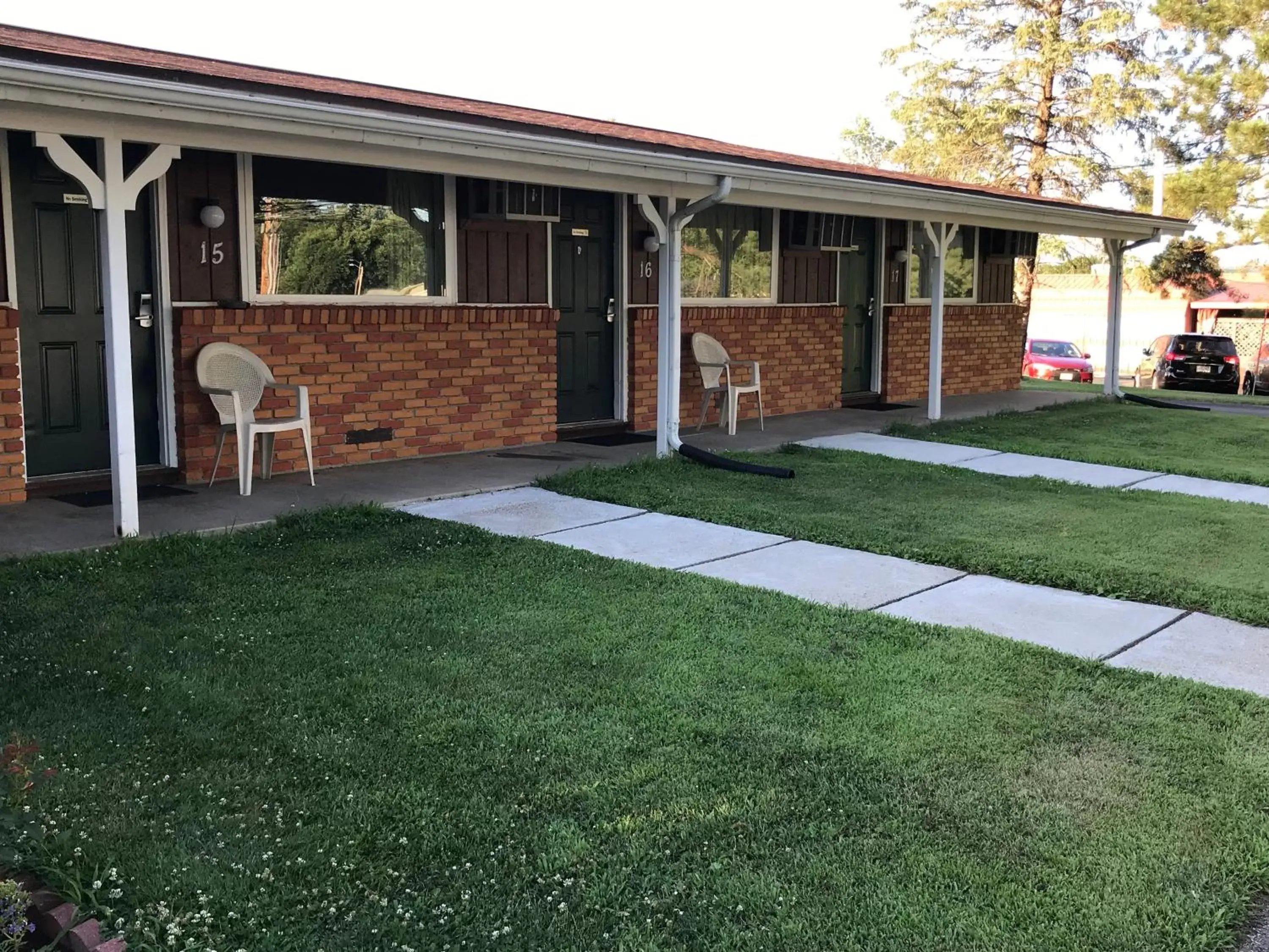 Property Building in Spinning Wheel Motel