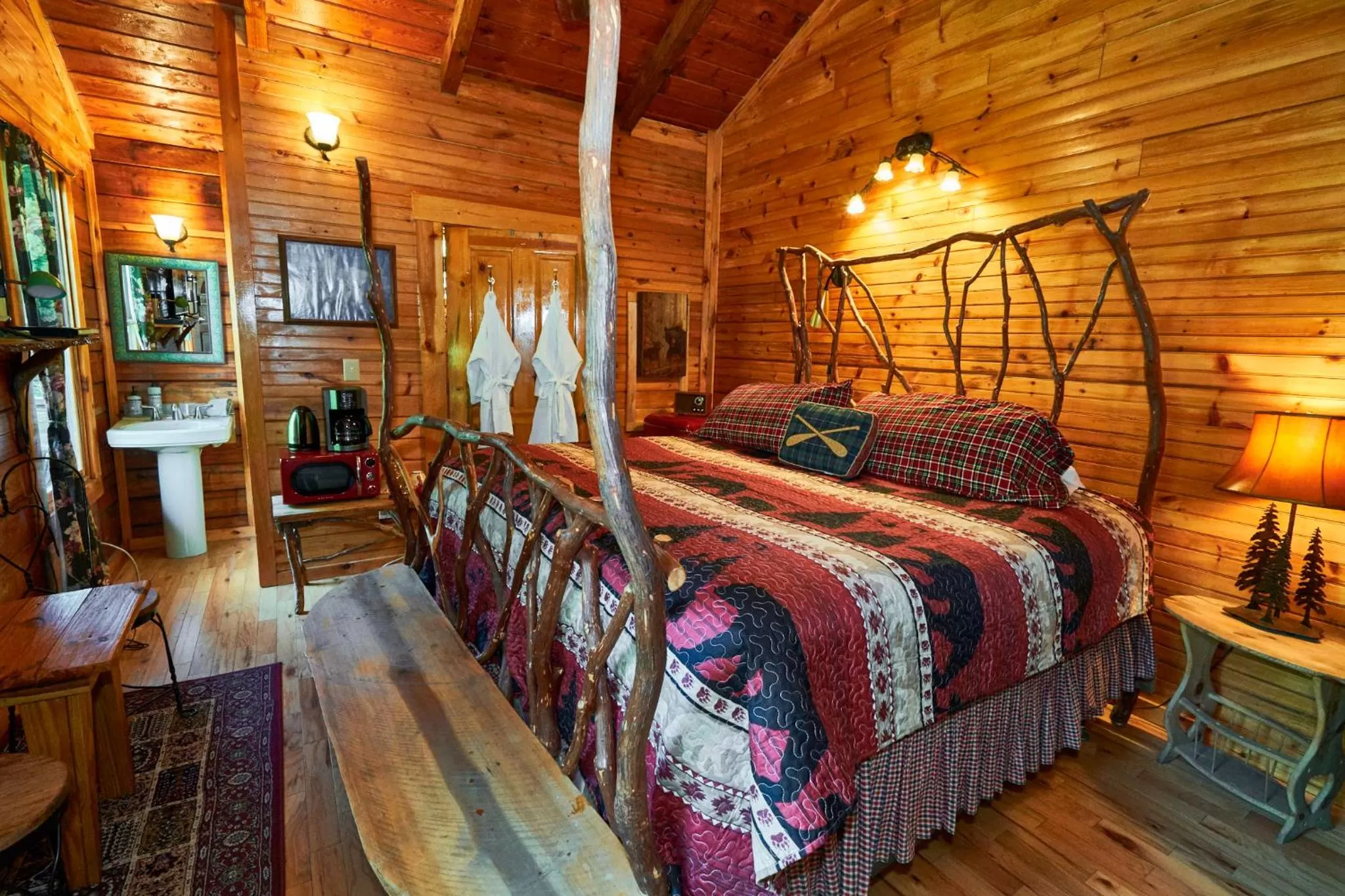 Creekwalk Inn Bed and Breakfast with Cabins