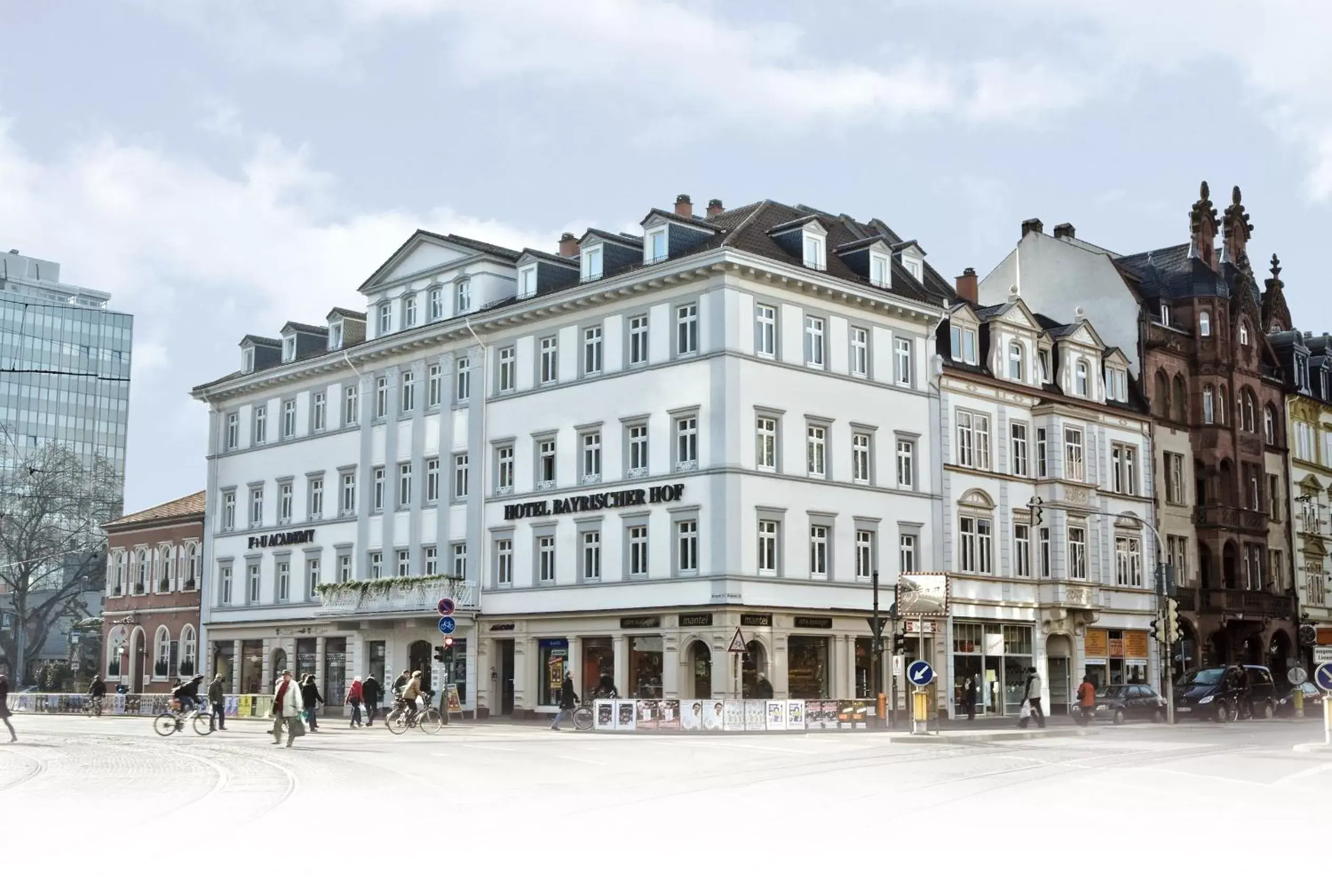 Facade/entrance, Property Building in Hotel Bayrischer Hof