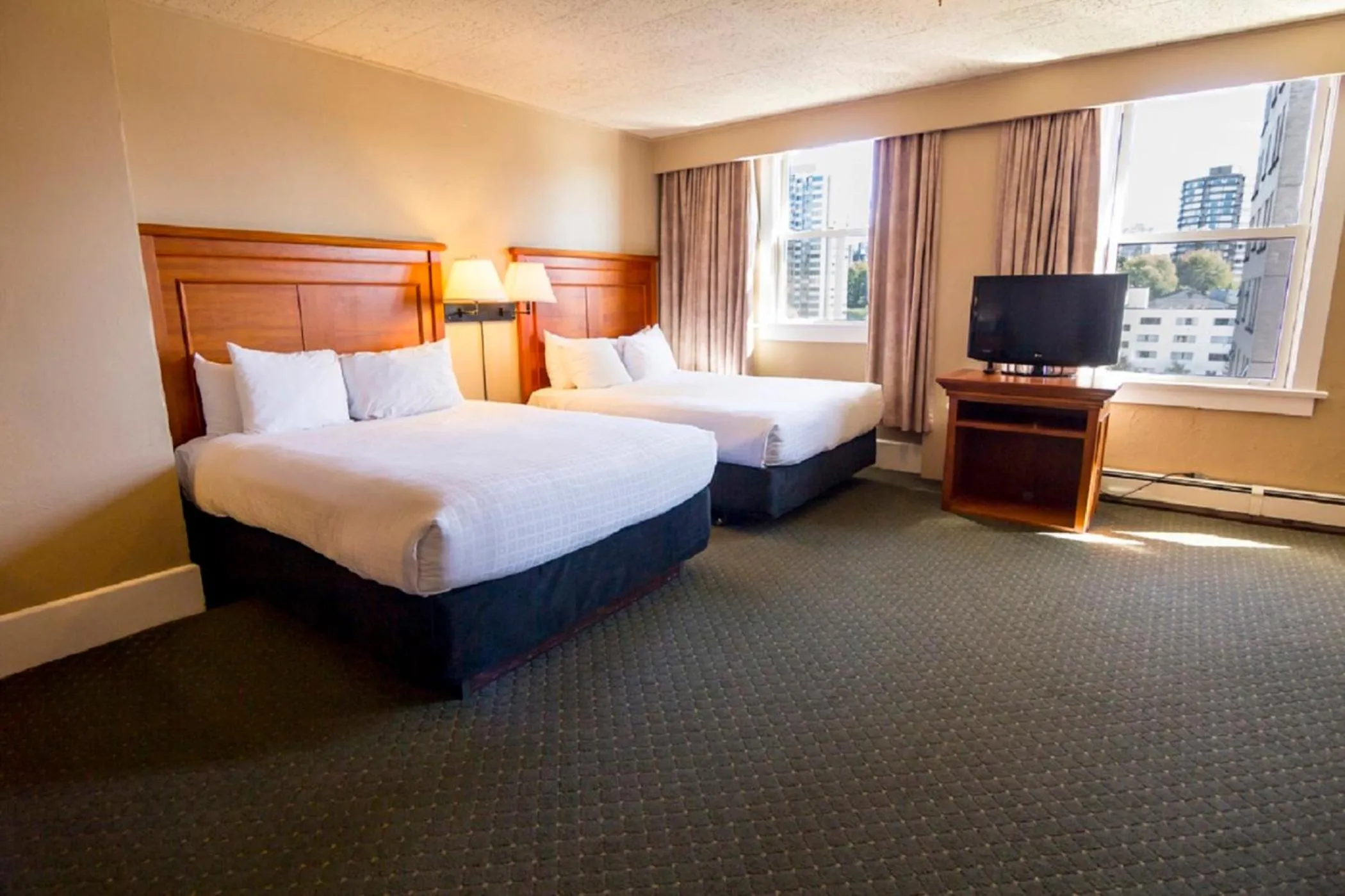 Photo of the whole room, Bed in The Sylvia Hotel