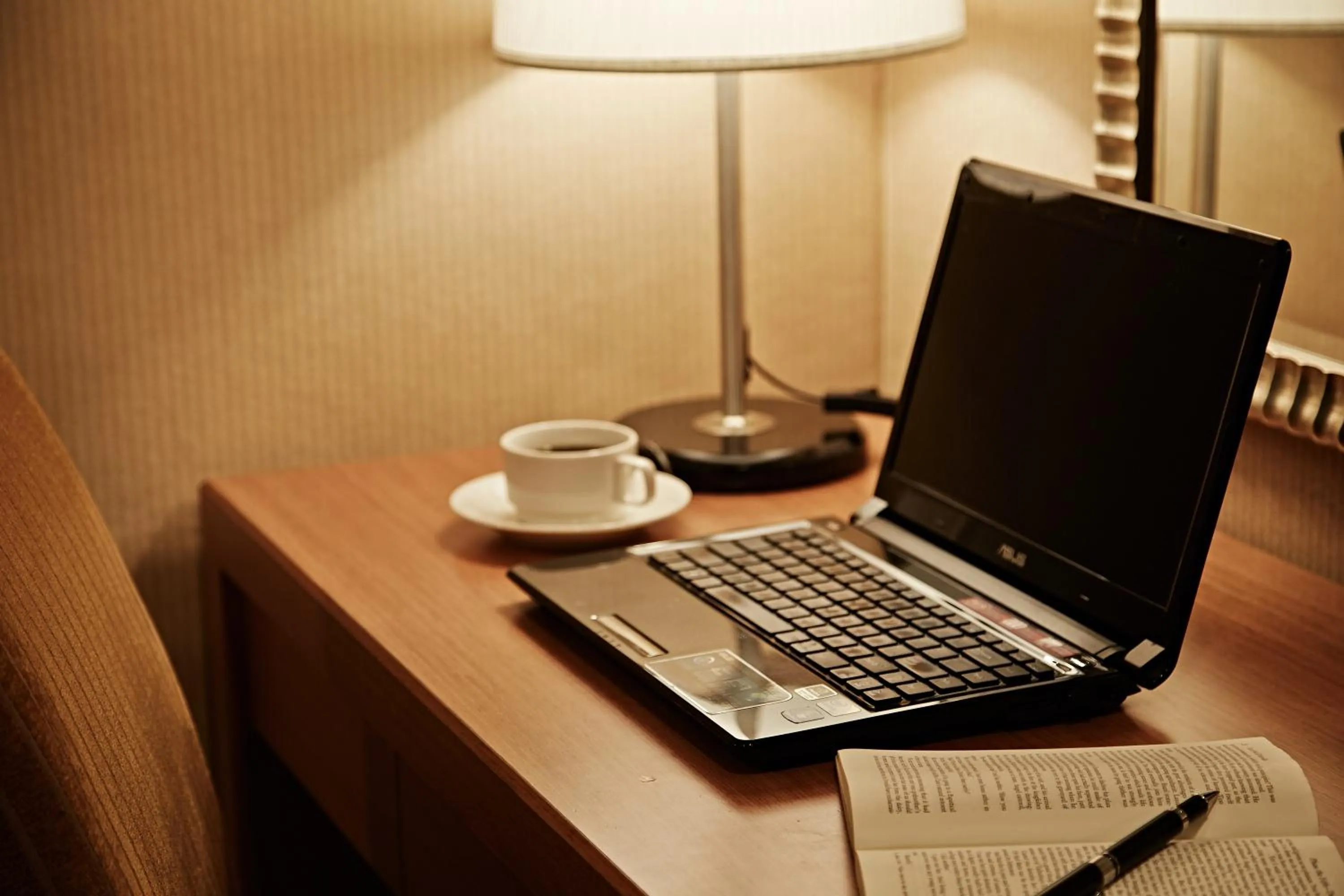 Text overlay in E-DA Skylark Hotel