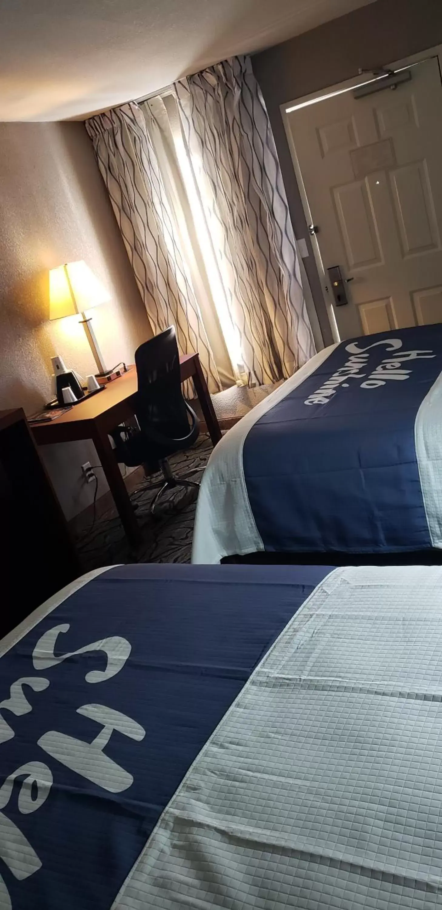 Photo of the whole room, Bed in Days Inn by Wyndham West Des Moines - Clive