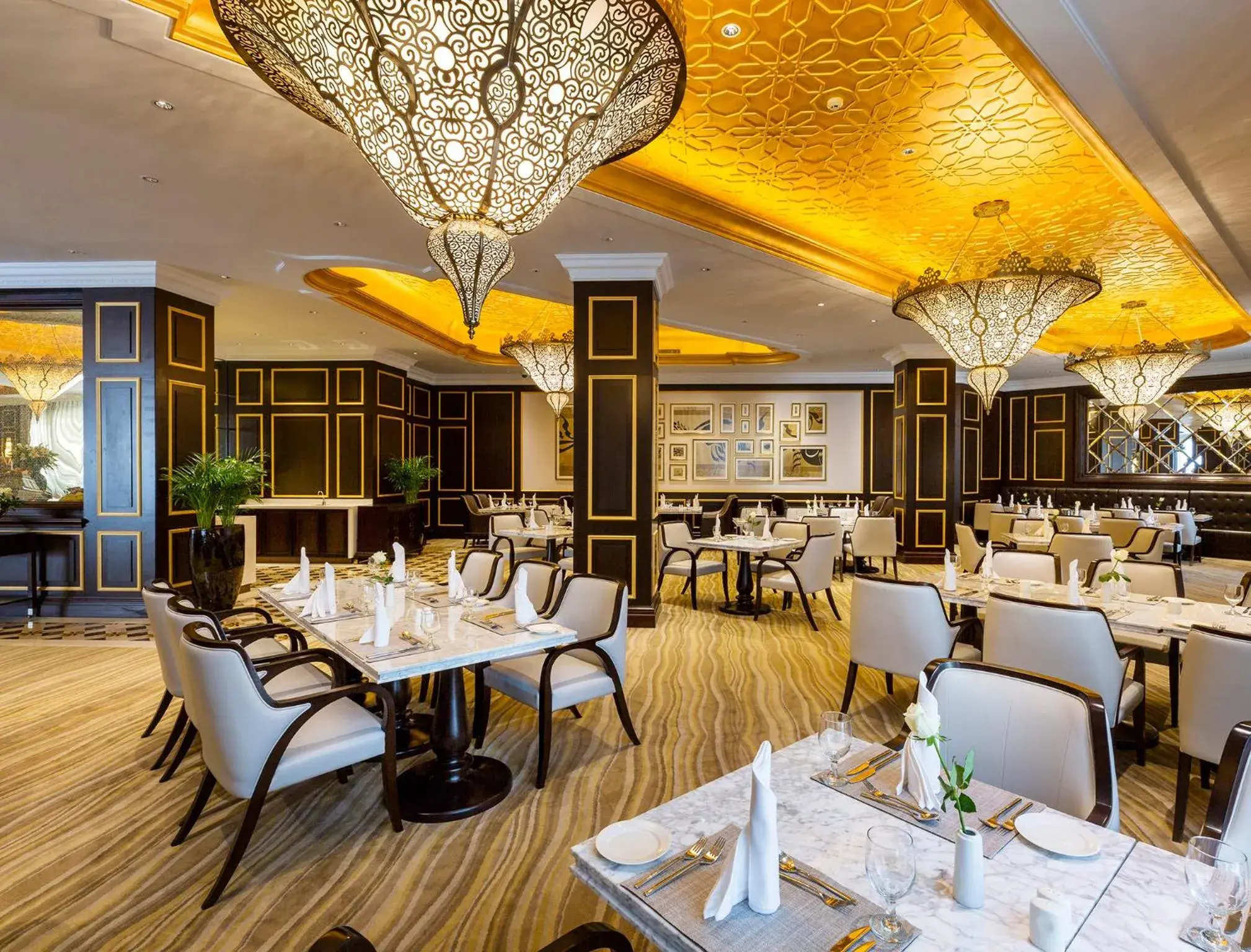 Restaurant/places to eat in Ezdan Palace Hotel Restaurant/places to eat in Ezdan Palace Hotel