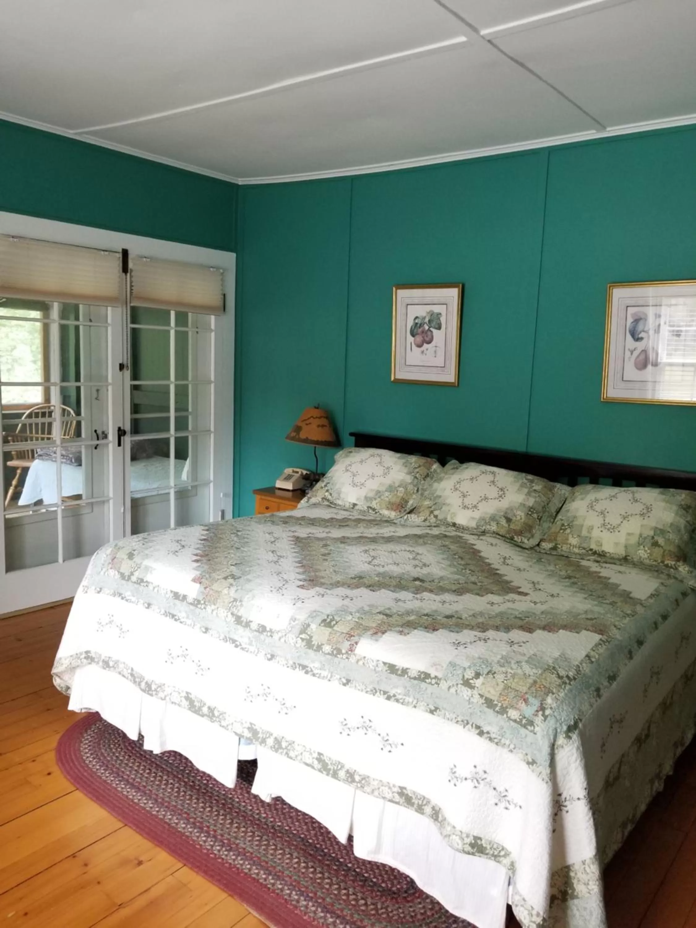 Bed in Trails End Inn