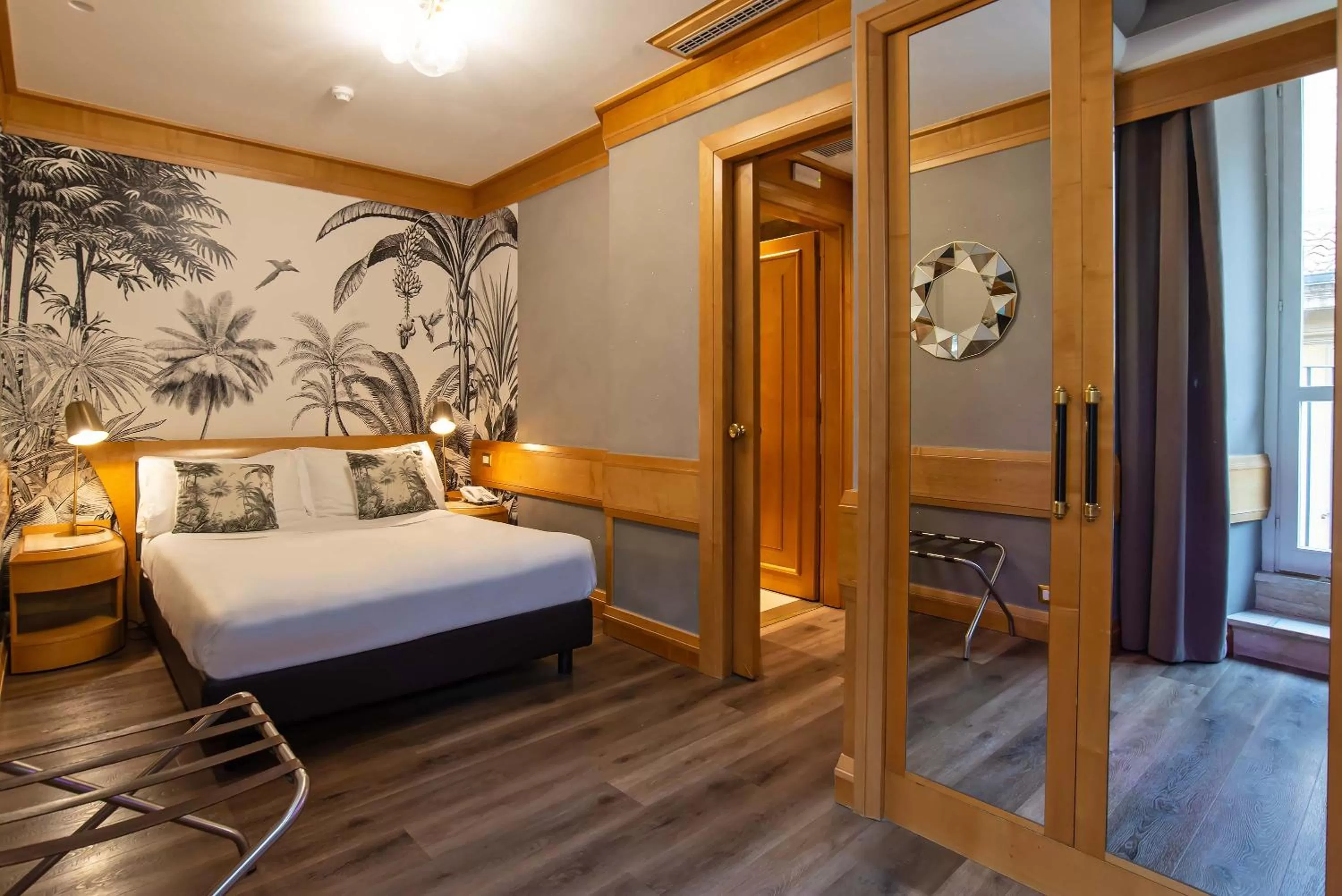 Bedroom, Bed in Hotel White